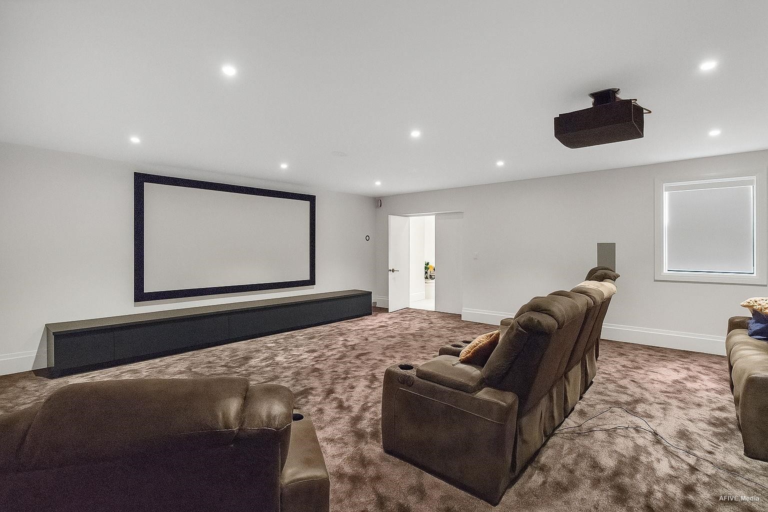 









9376


164

Street,
Surrey,




BC
V4N 3C8

