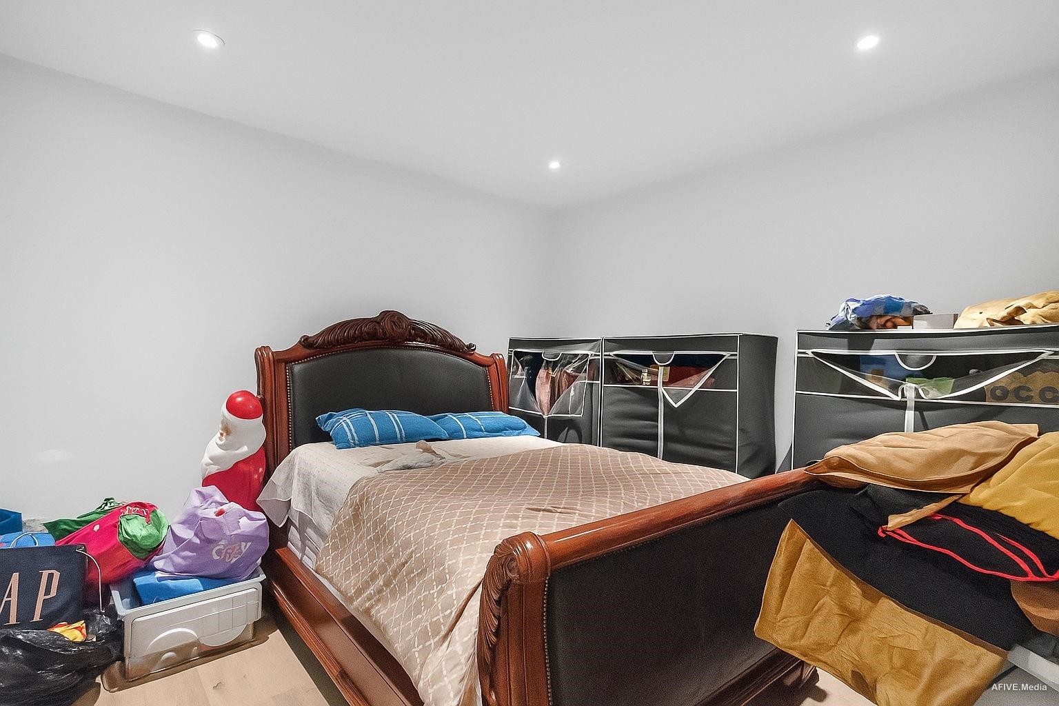 









9376


164

Street,
Surrey,




BC
V4N 3C8

