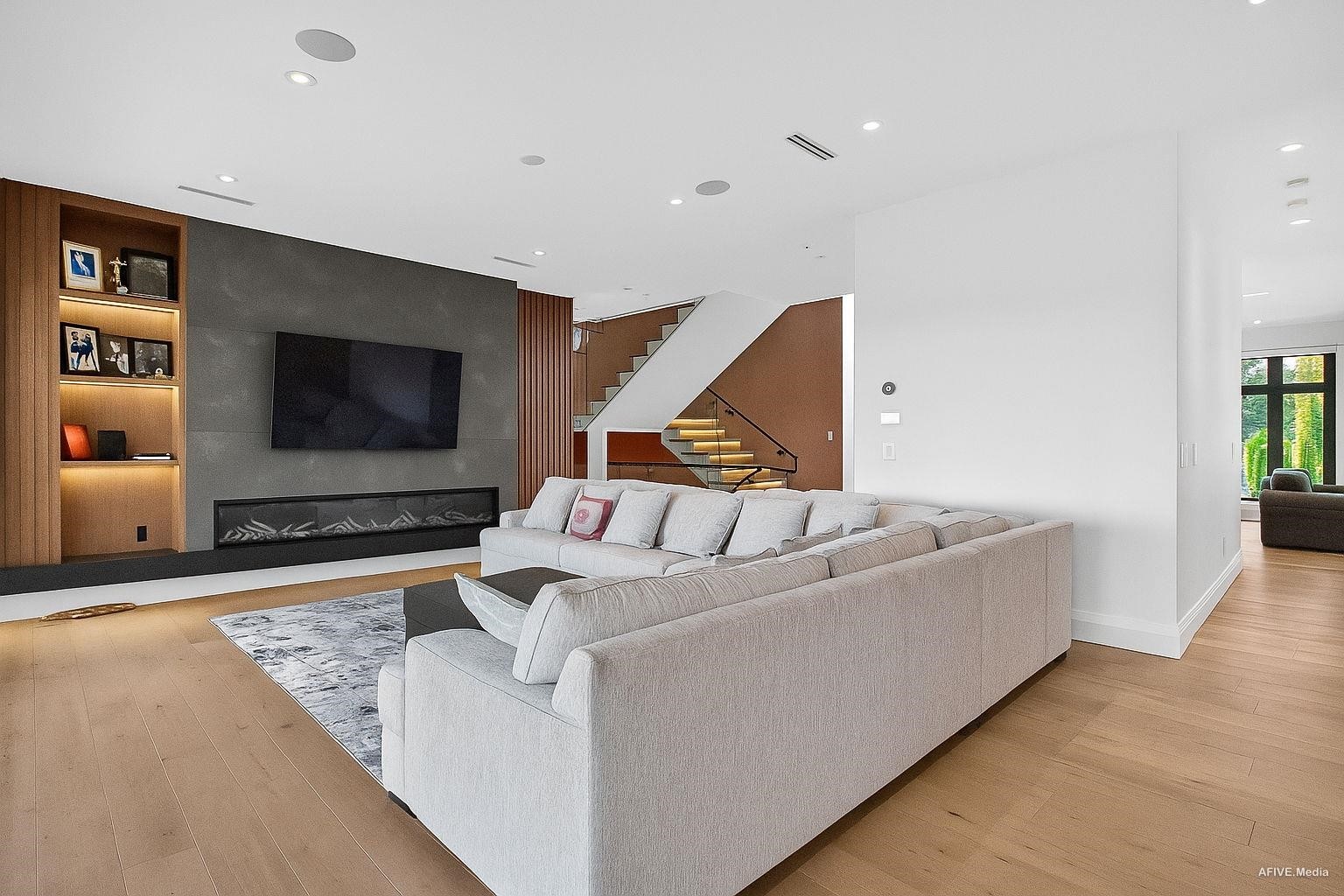 









9376


164

Street,
Surrey,




BC
V4N 3C8

