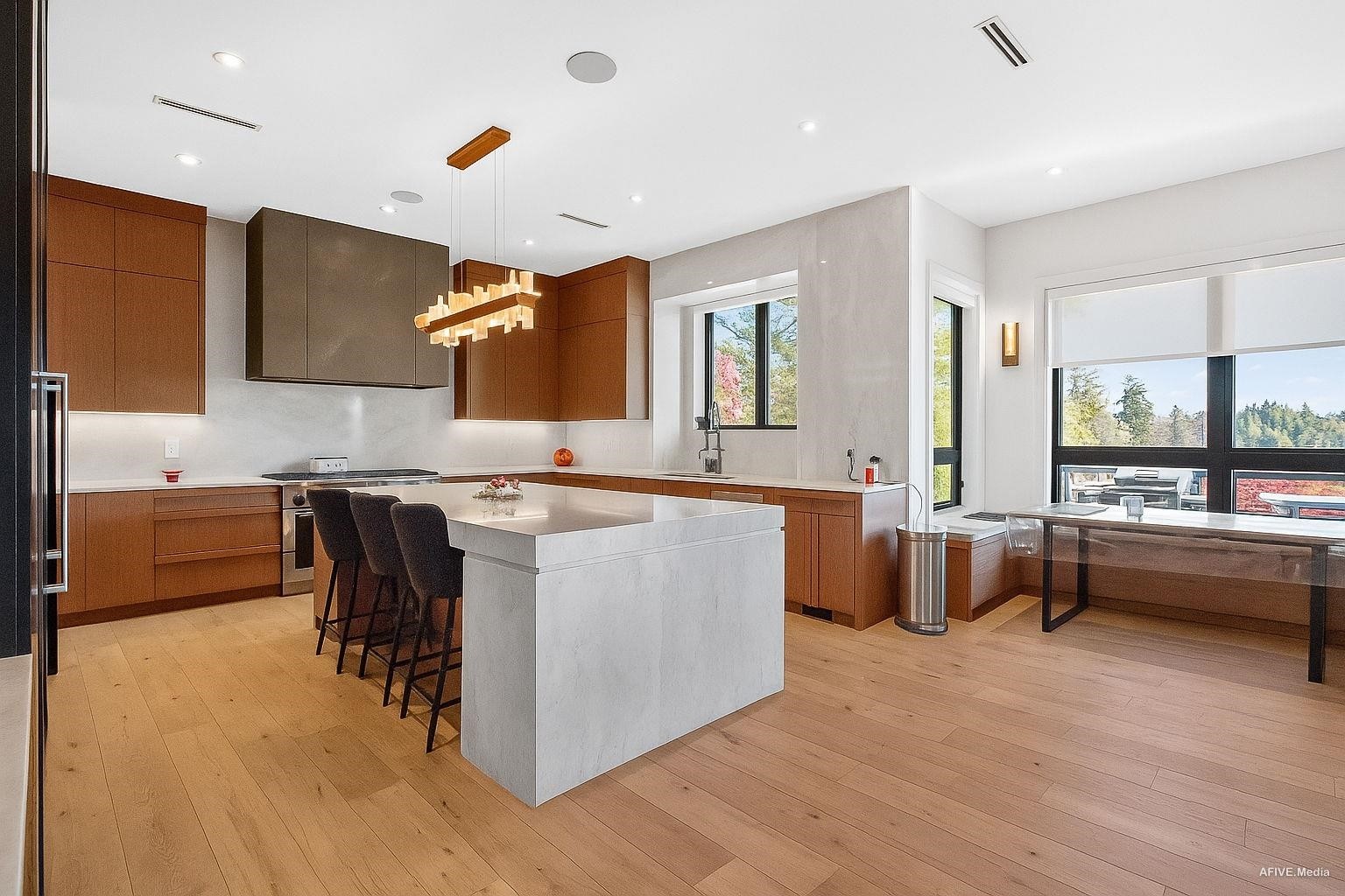 









9376


164

Street,
Surrey,




BC
V4N 3C8

