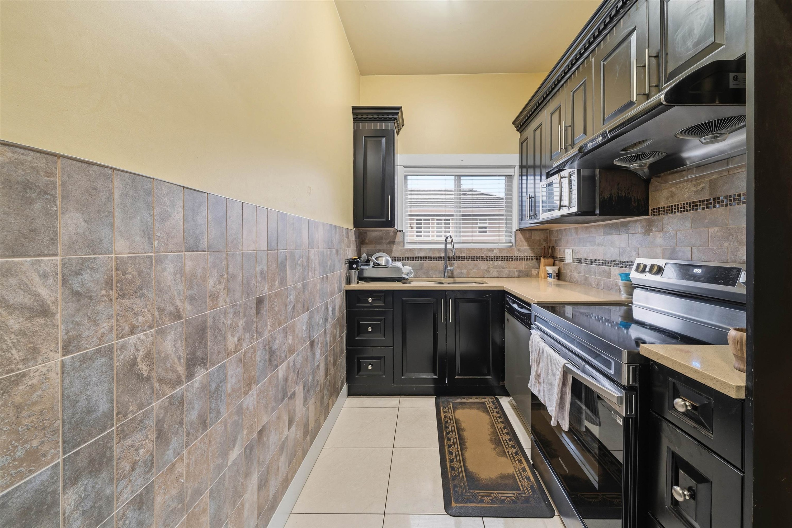 









9316


125

Street,
Surrey,




BC
V3V 4X6

