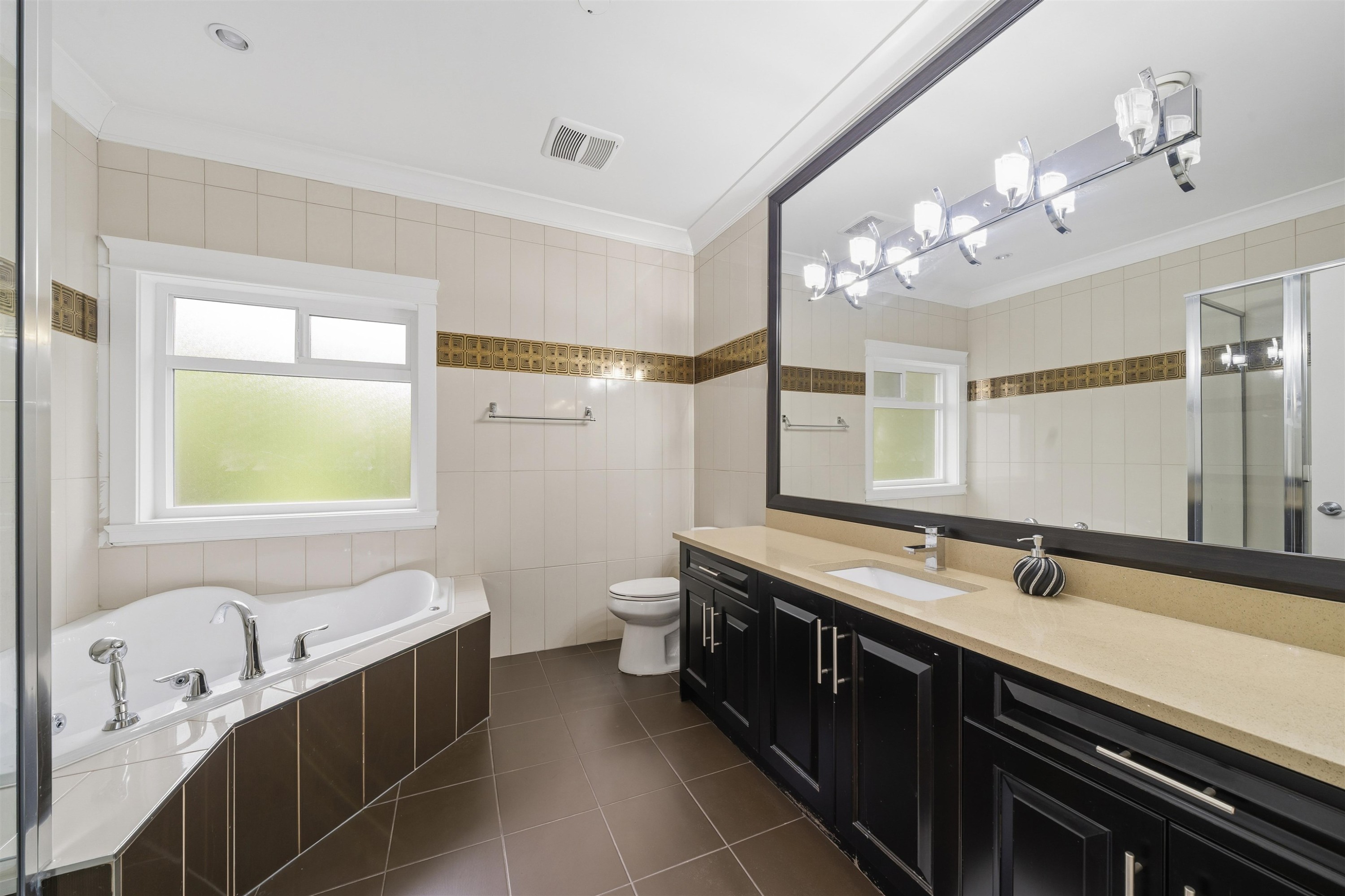 









9316


125

Street,
Surrey,




BC
V3V 4X6

