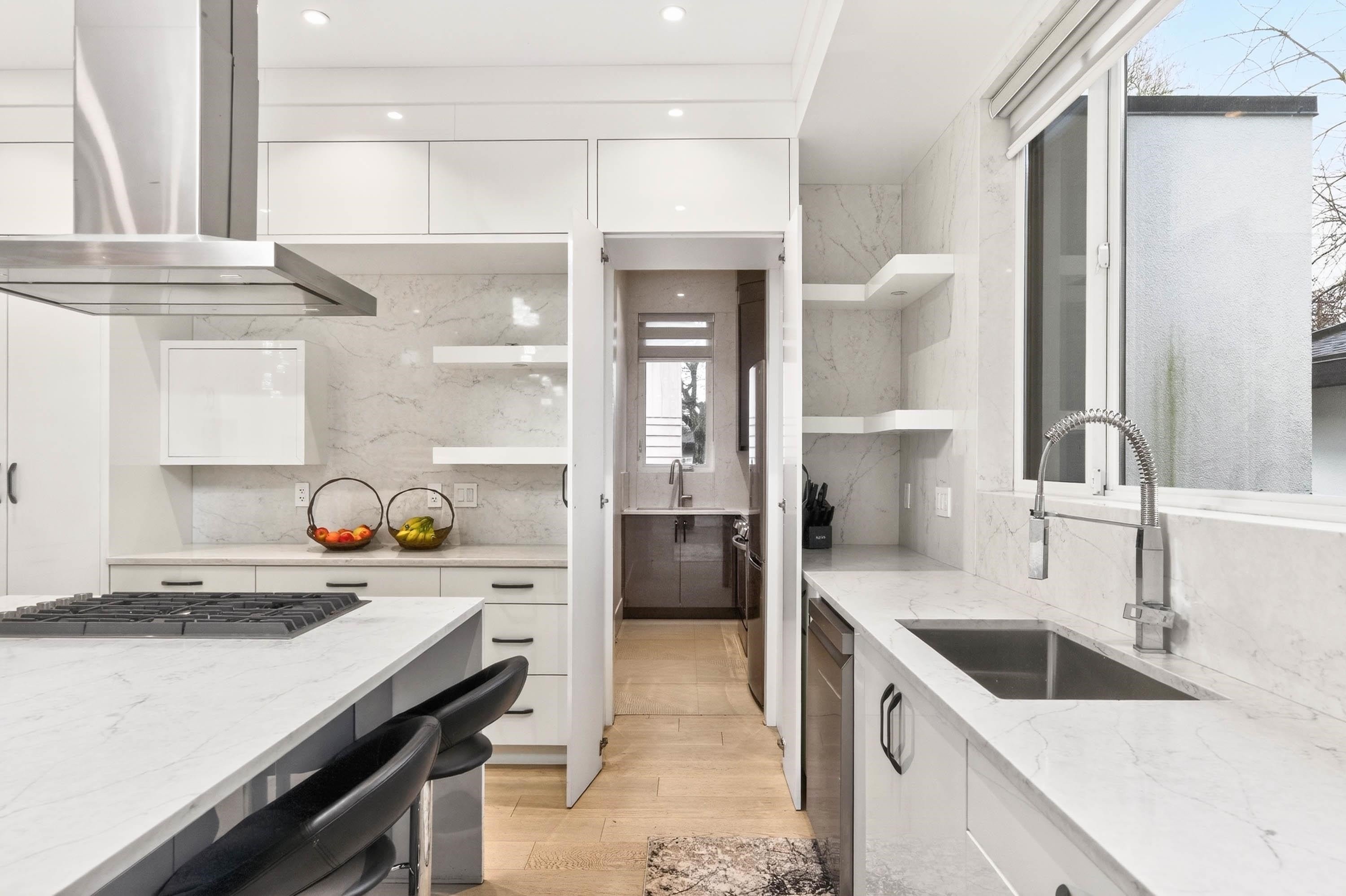 









7881


112a

Street,
Delta,




BC
V4C 4Y4

