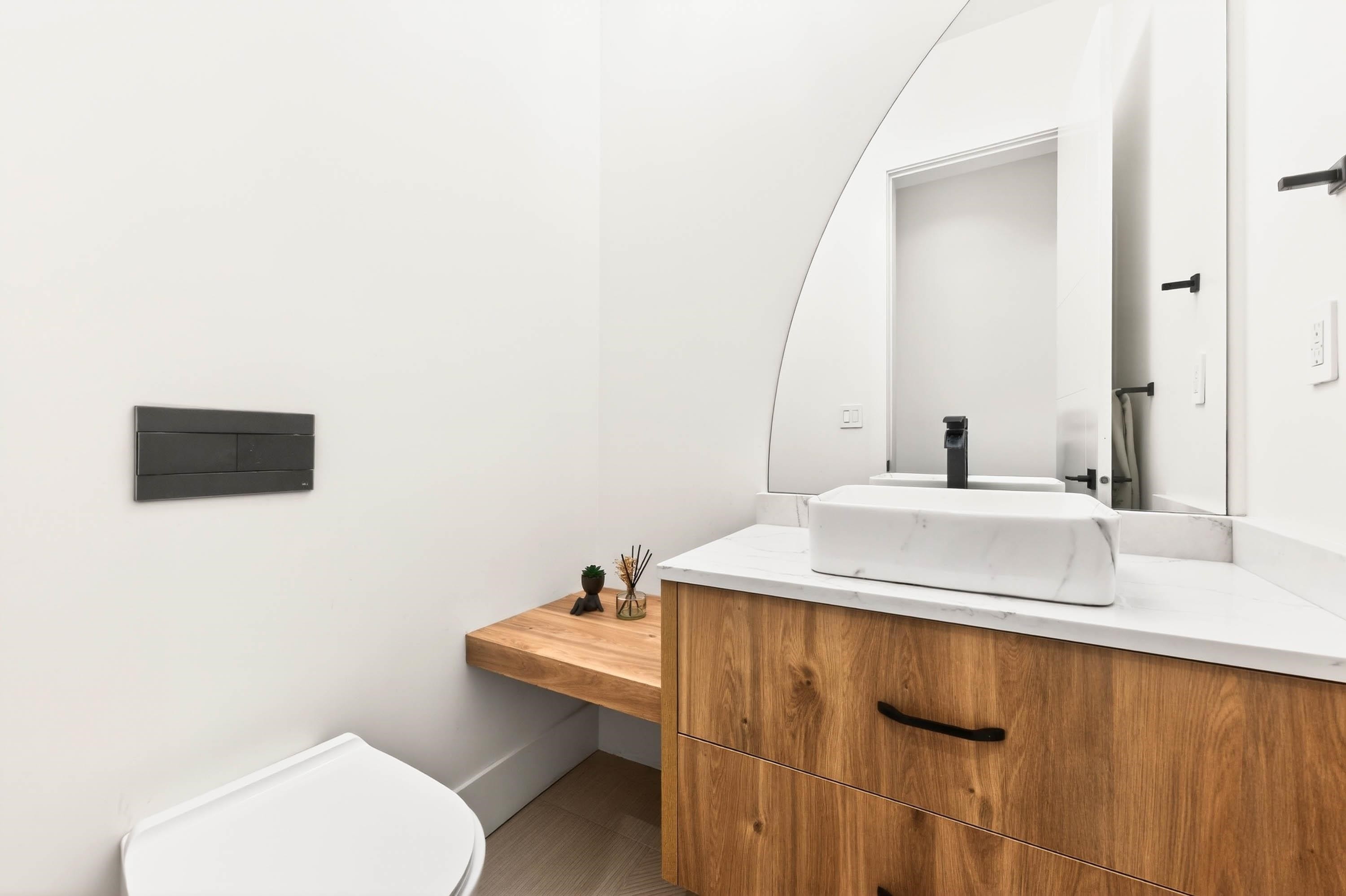 









7881


112a

Street,
Delta,




BC
V4C 4Y4

