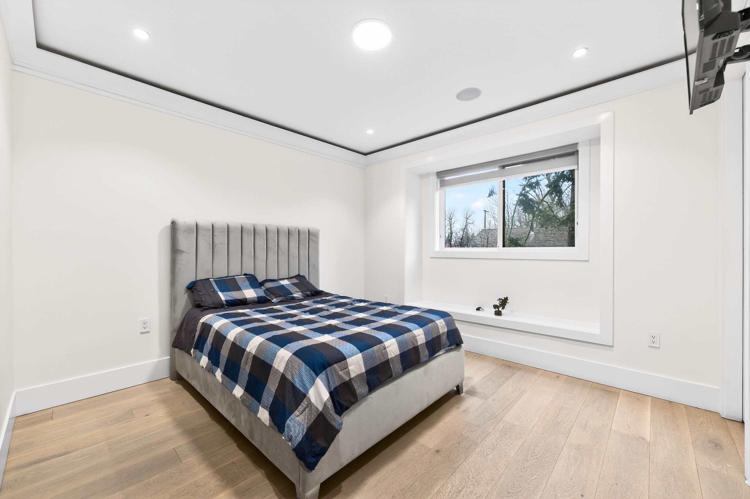 









7881


112a

Street,
Delta,




BC
V4C 4Y4

