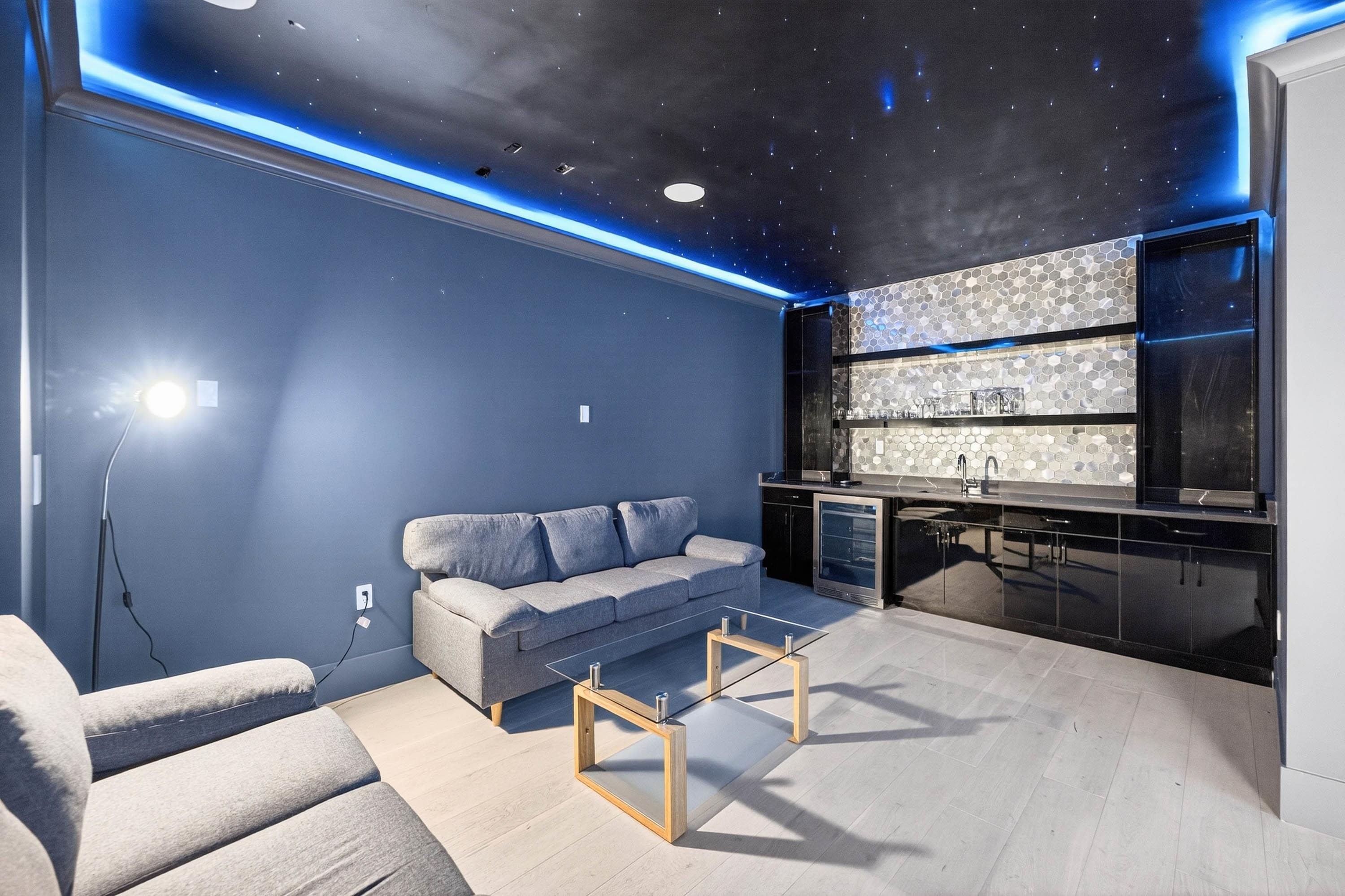 









7881


112a

Street,
Delta,




BC
V4C 4Y4

