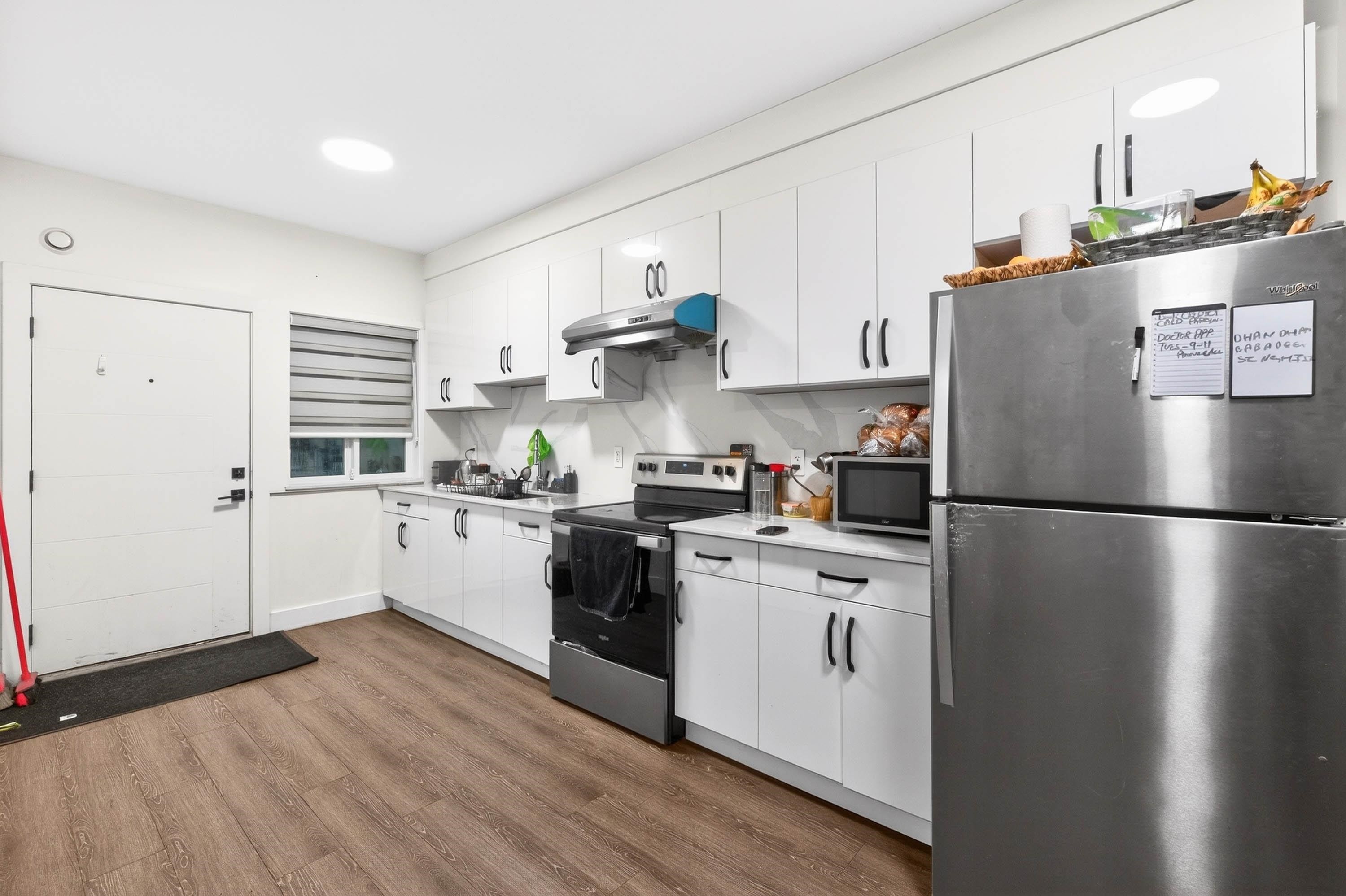 









7881


112a

Street,
Delta,




BC
V4C 4Y4

