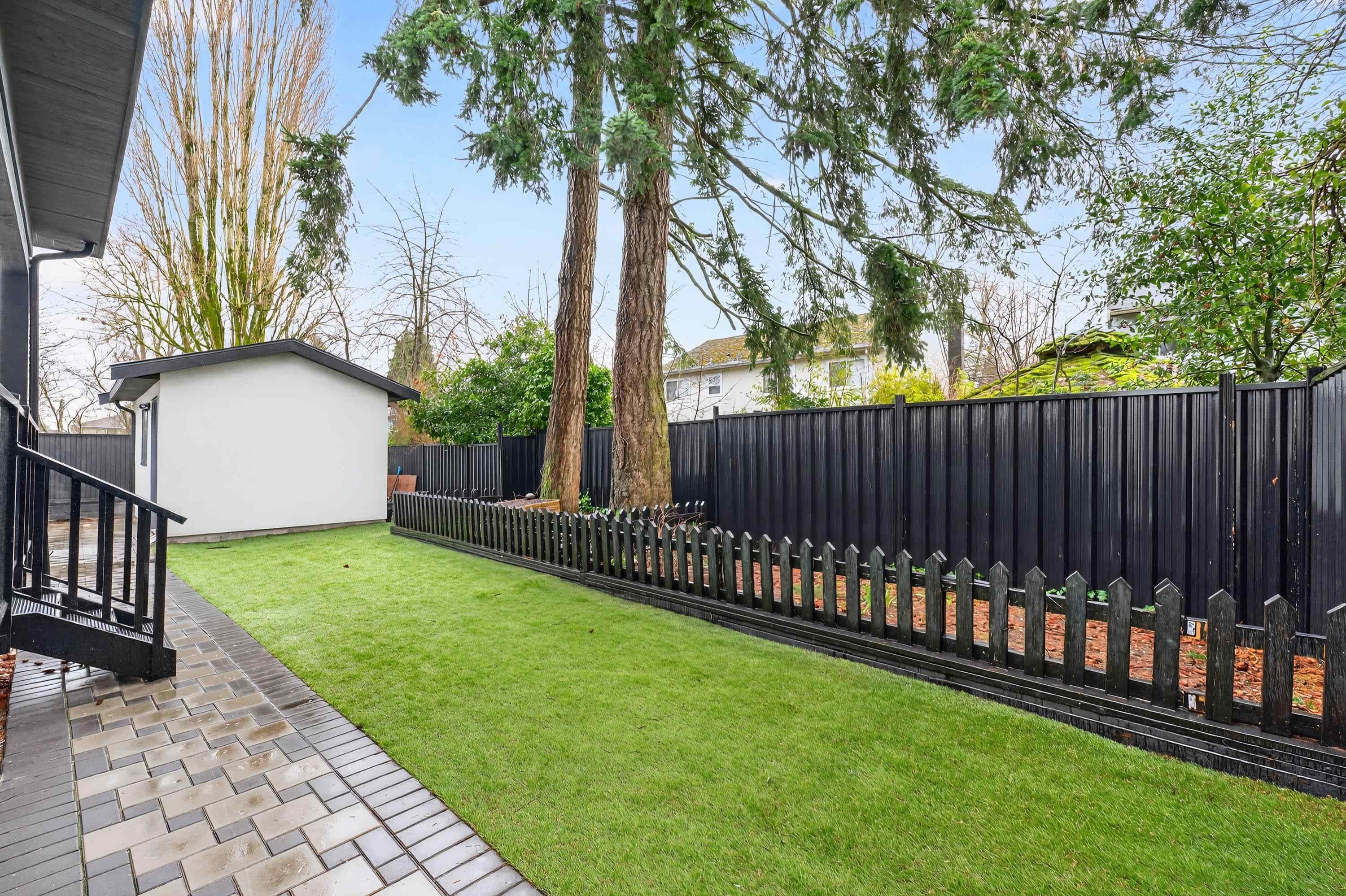 









7881


112a

Street,
Delta,




BC
V4C 4Y4

