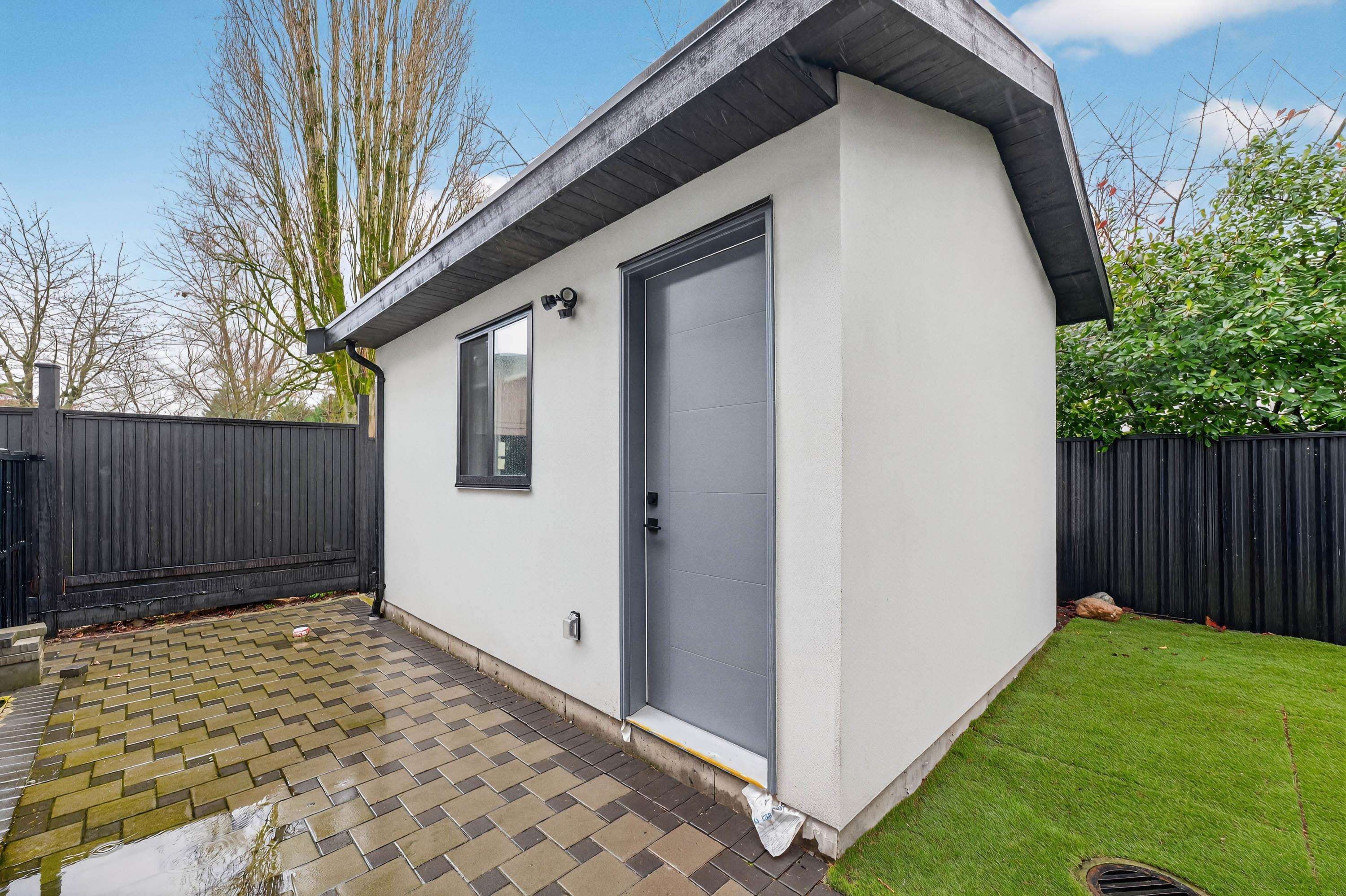 









7881


112a

Street,
Delta,




BC
V4C 4Y4

