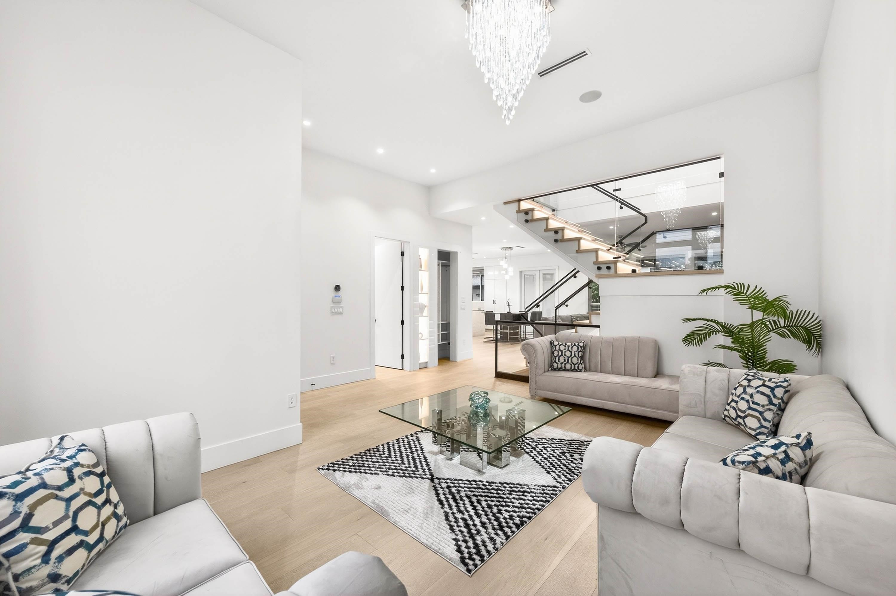 









7881


112a

Street,
Delta,




BC
V4C 4Y4

