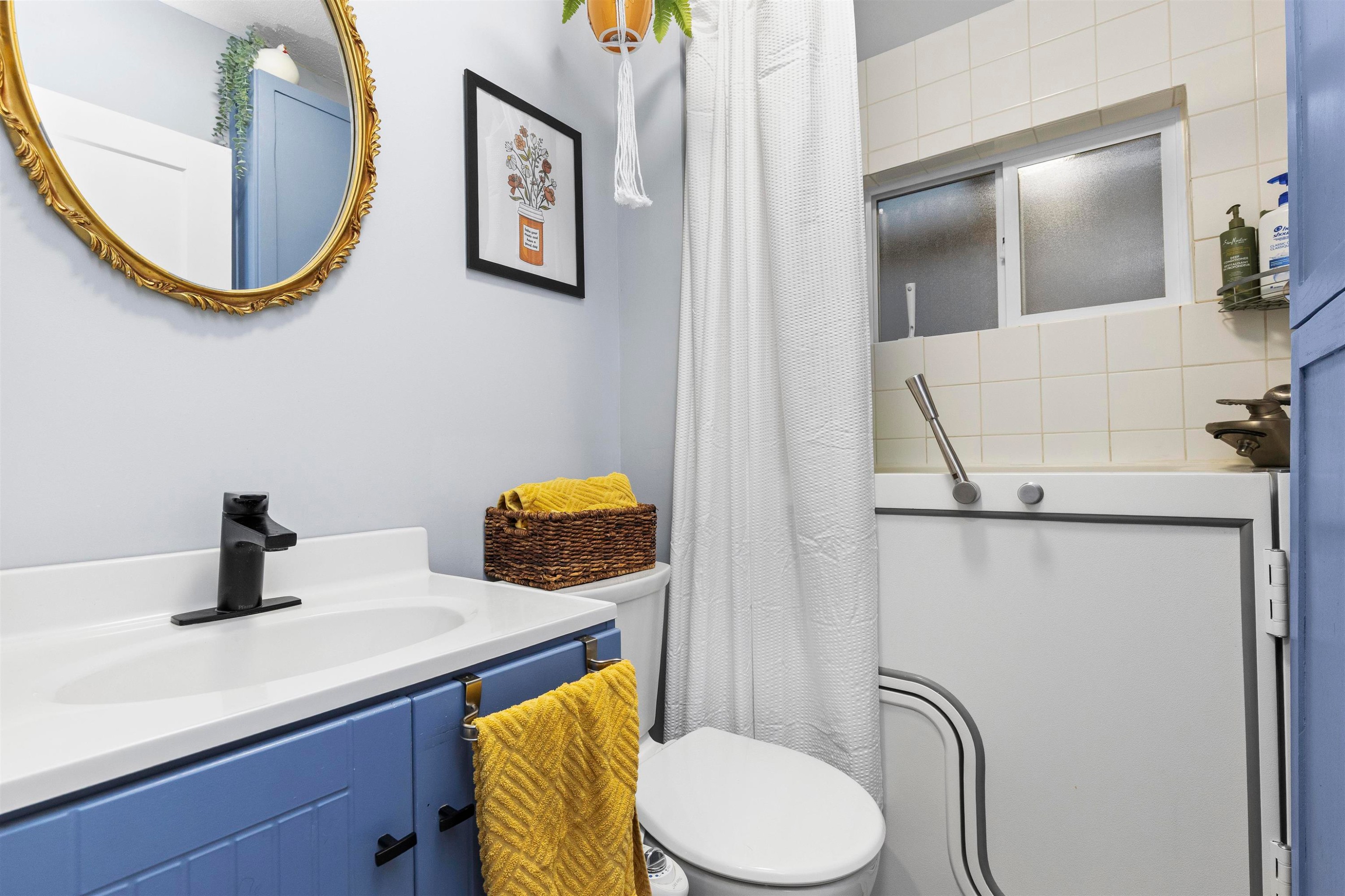 









32931


1st

Avenue,
Mission,




BC
V2V 1E9

