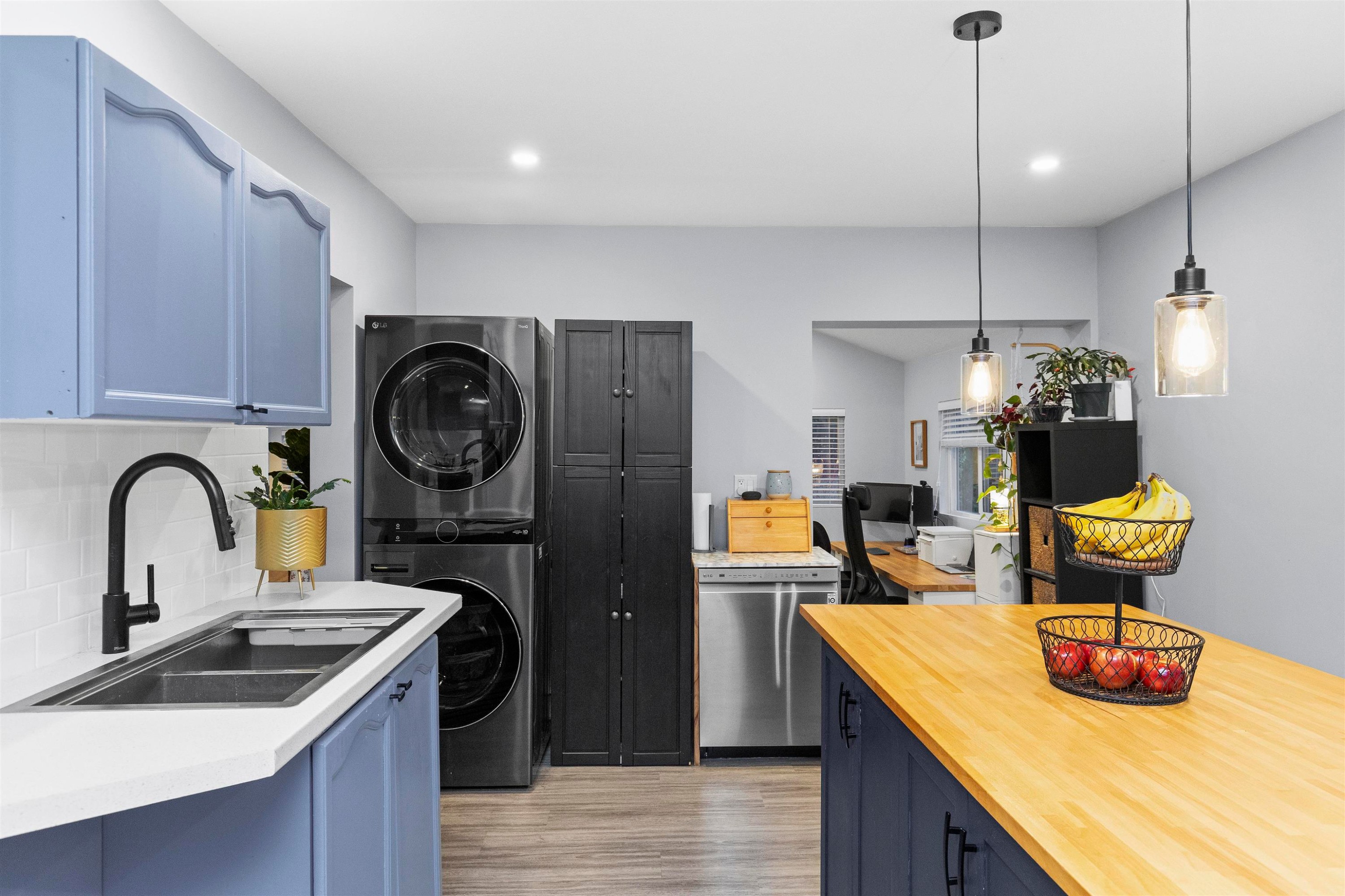 









32931


1st

Avenue,
Mission,




BC
V2V 1E9

