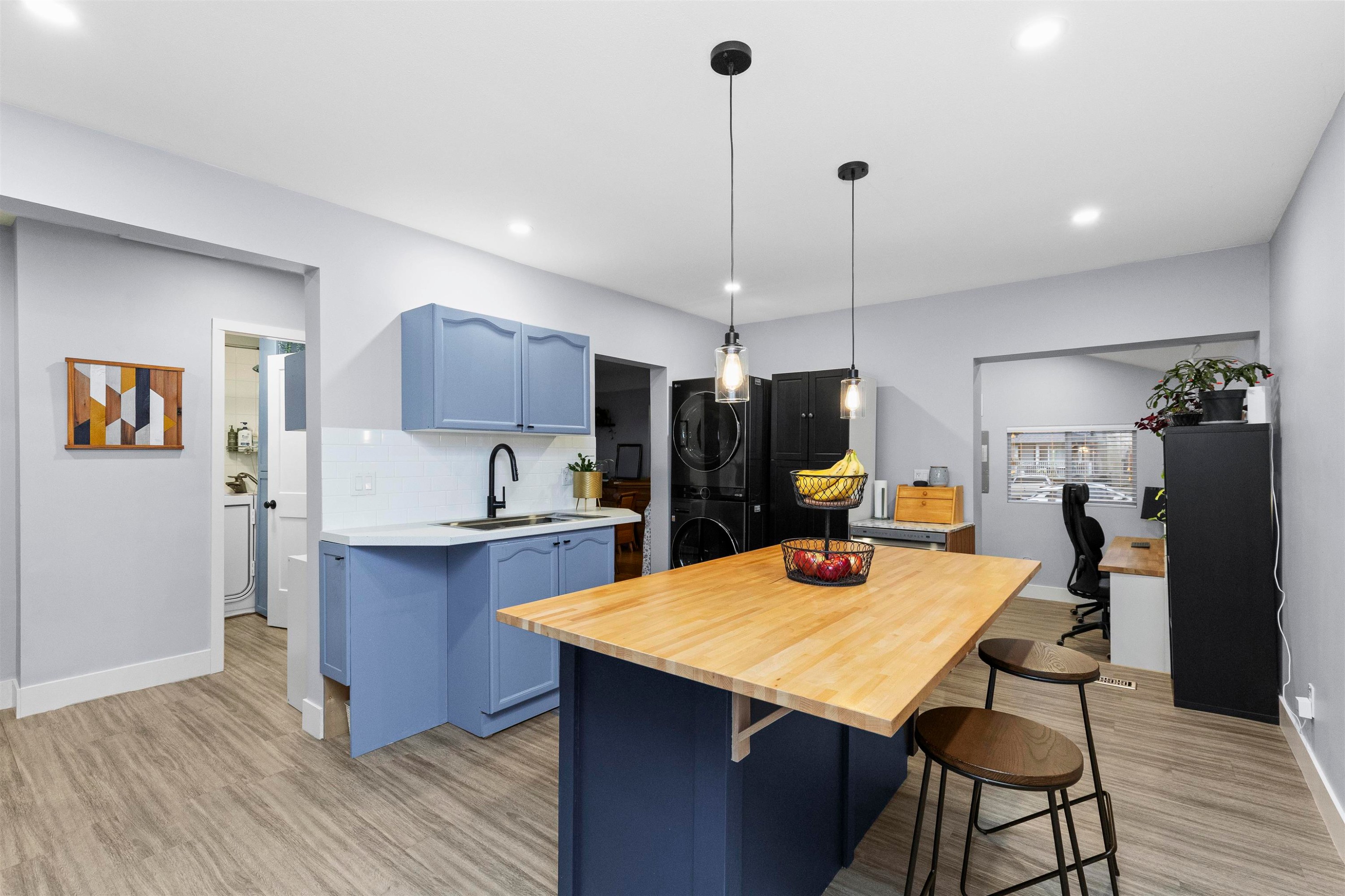 









32931


1st

Avenue,
Mission,




BC
V2V 1E9

