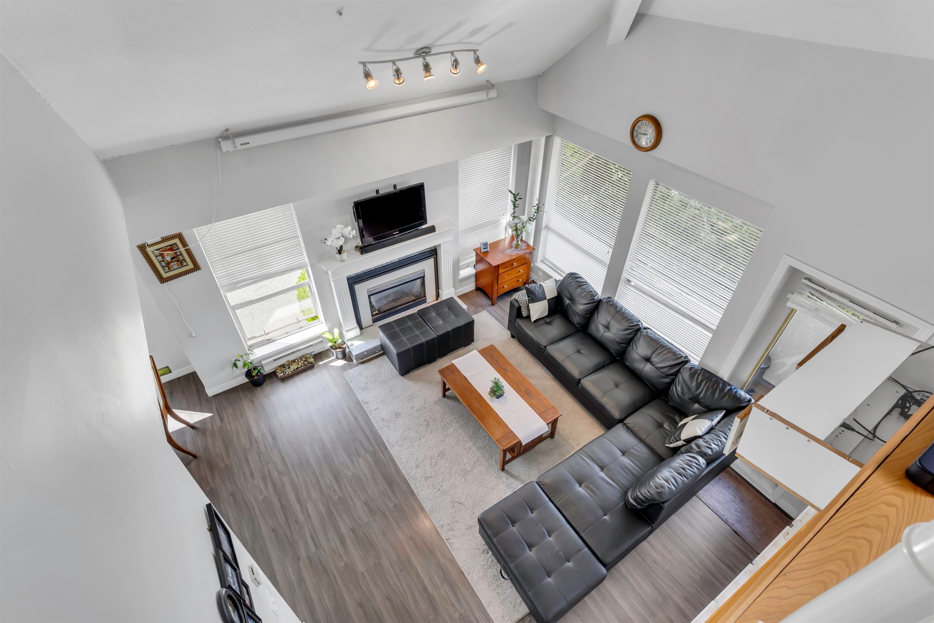 









12172


72

Avenue, 21,
Surrey,




BC
V3W 2L9

