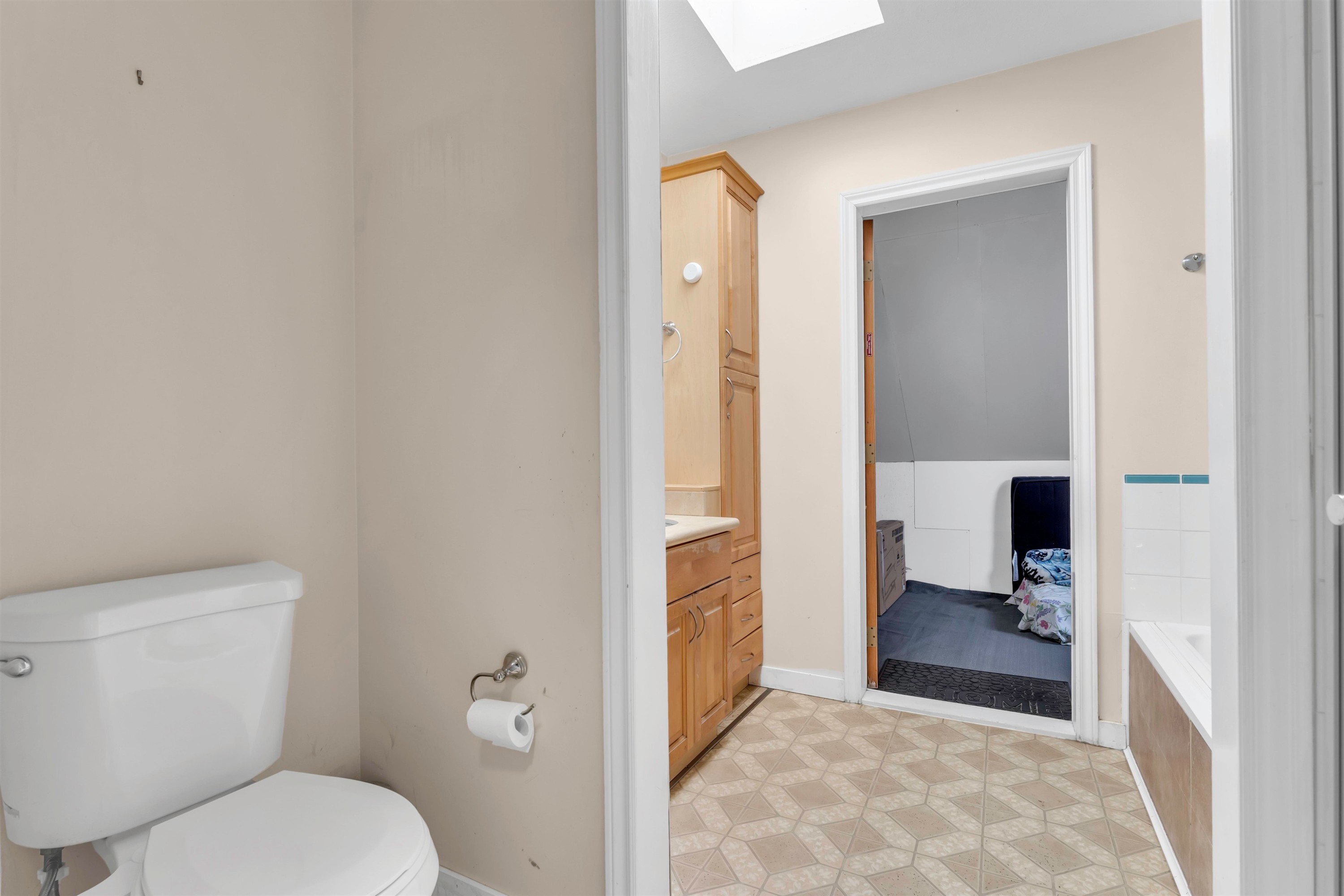 









12172


72

Avenue, 21,
Surrey,




BC
V3W 2L9

