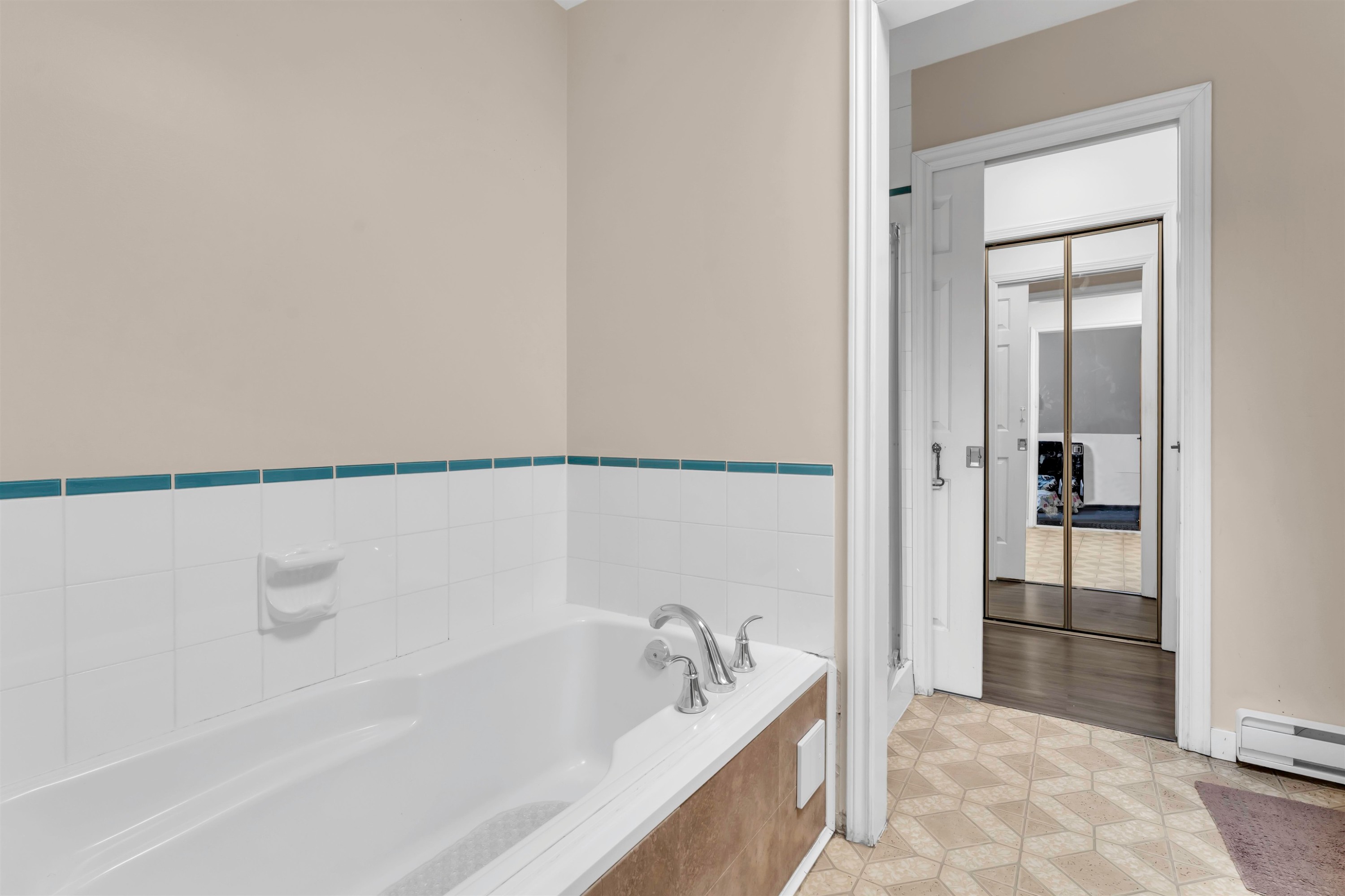 









12172


72

Avenue, 21,
Surrey,




BC
V3W 2L9

