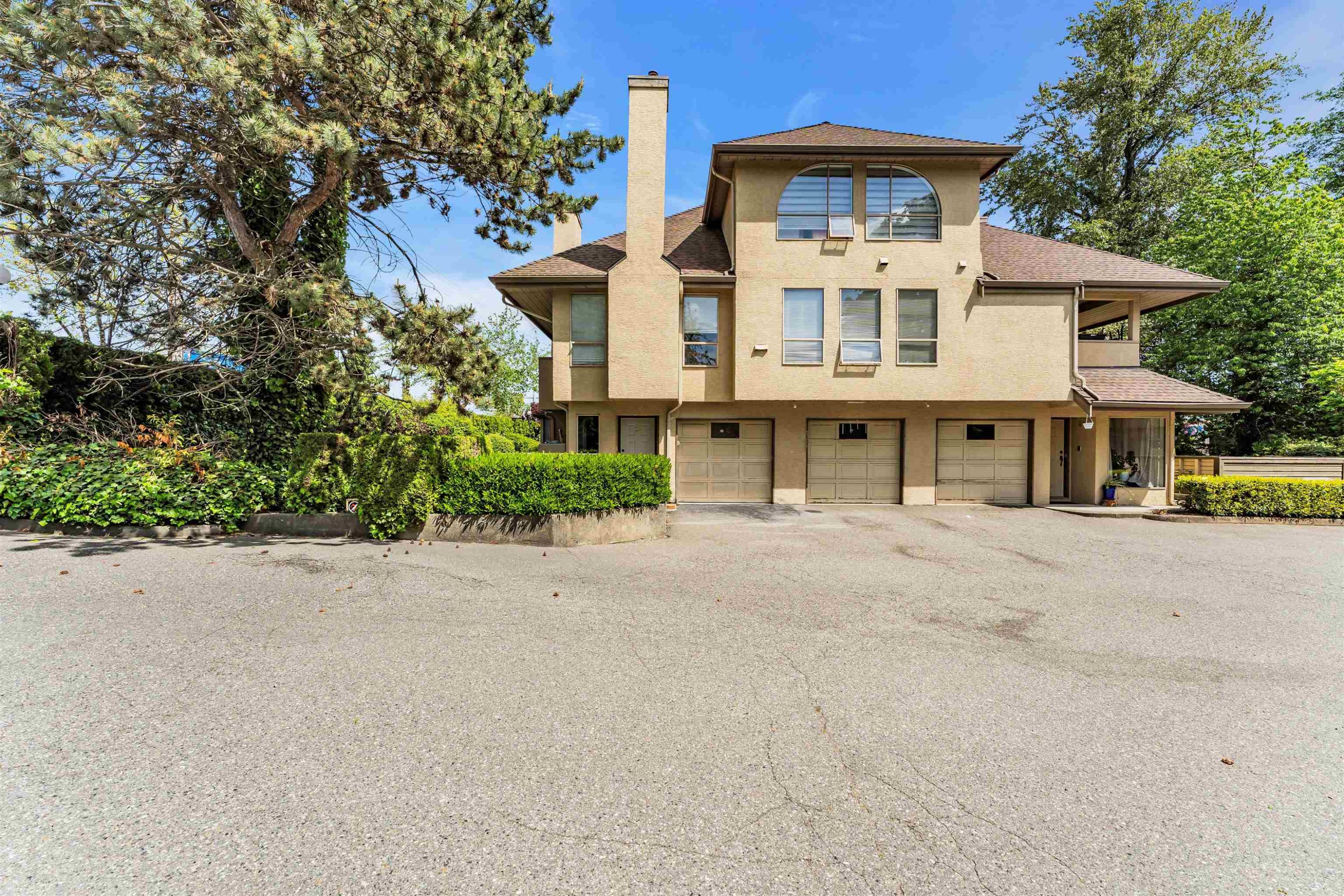 









12172


72

Avenue, 21,
Surrey,




BC
V3W 2L9

