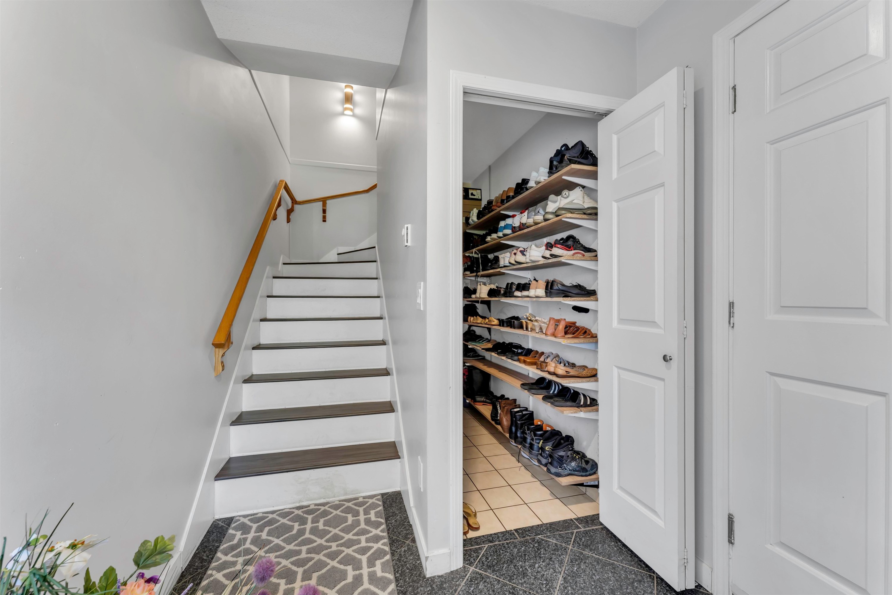 









12172


72

Avenue, 21,
Surrey,




BC
V3W 2L9

