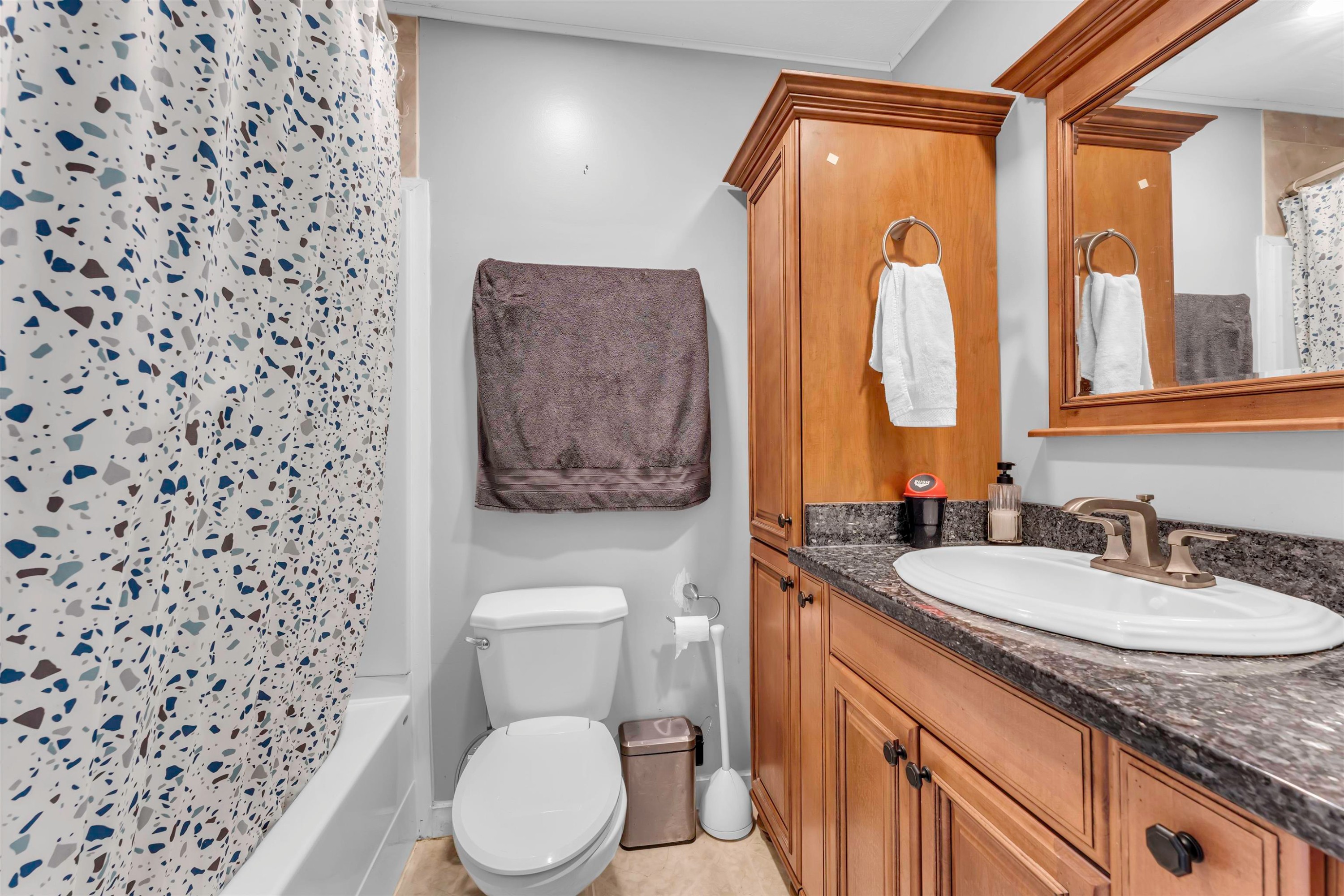 









12172


72

Avenue, 21,
Surrey,




BC
V3W 2L9

