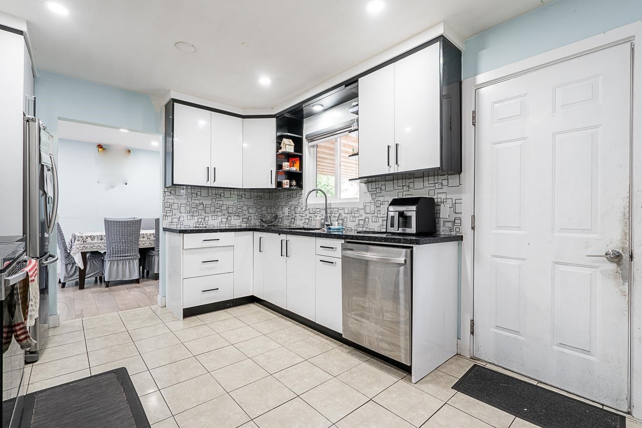 









10040


128

Street,
Surrey,




BC
V5N 5K7

