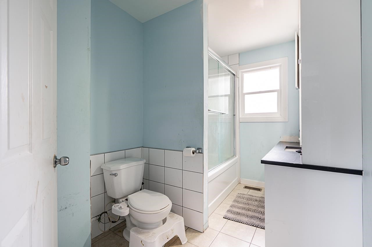 









10040


128

Street,
Surrey,




BC
V5N 5K7

