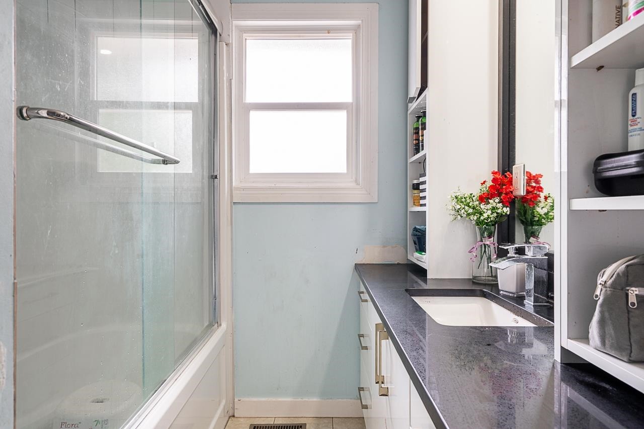 









10040


128

Street,
Surrey,




BC
V5N 5K7

