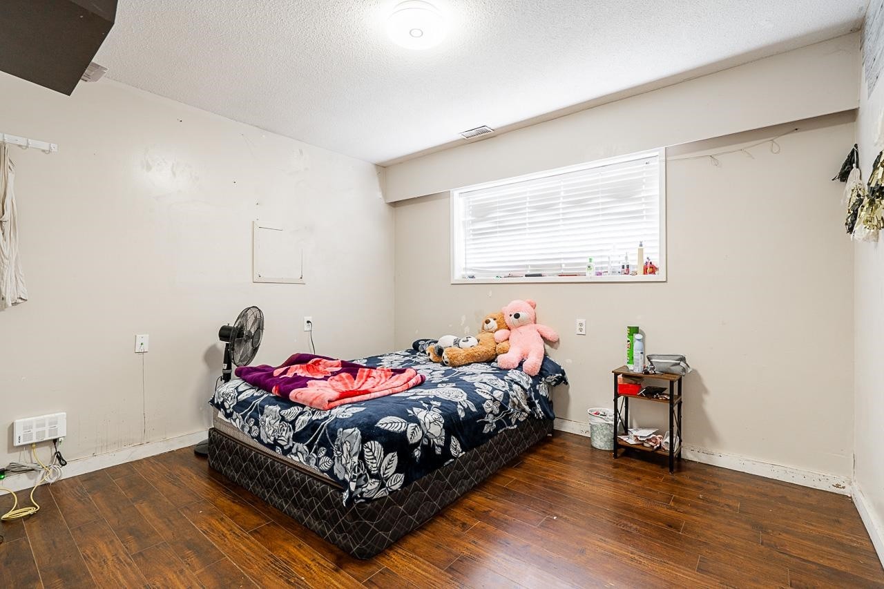 









10040


128

Street,
Surrey,




BC
V5N 5K7

