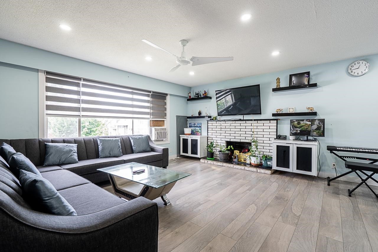 









10040


128

Street,
Surrey,




BC
V5N 5K7

