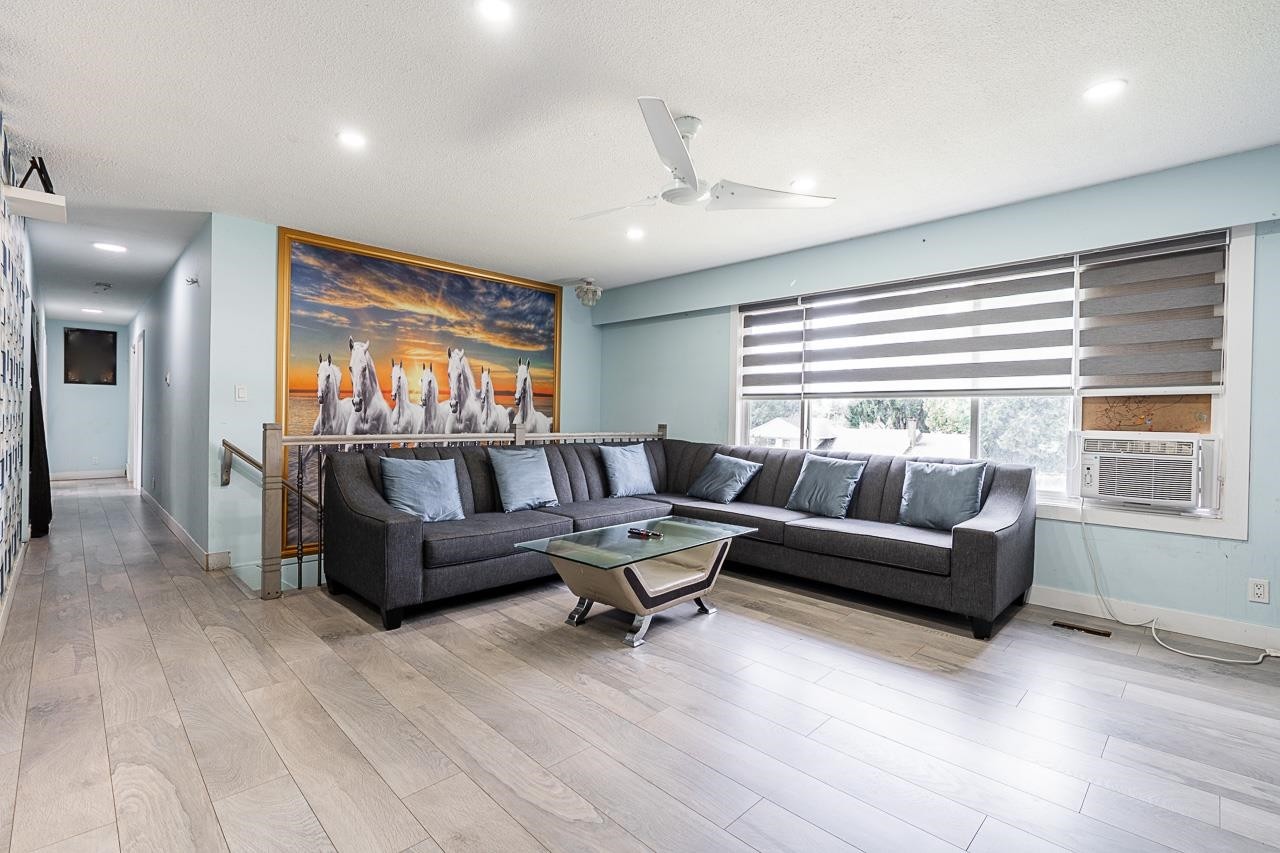 









10040


128

Street,
Surrey,




BC
V5N 5K7

