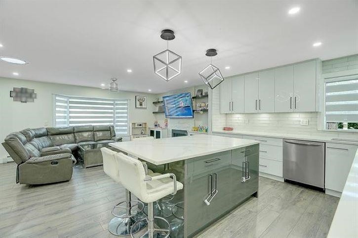 









7794


141b

Street,
Surrey,




BC
V3W 6J7

