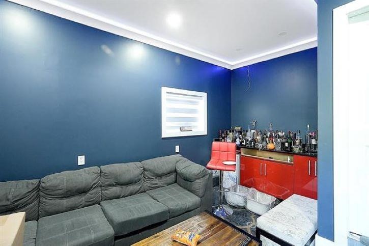 









7794


141b

Street,
Surrey,




BC
V3W 6J7

