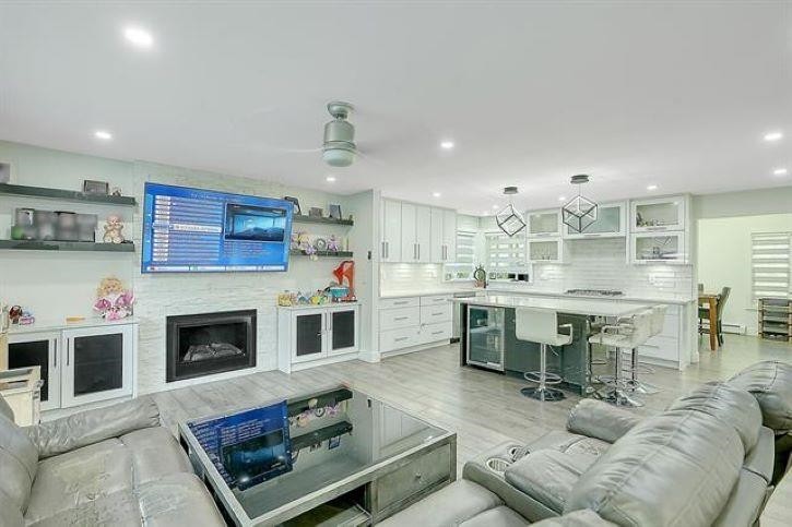 









7794


141b

Street,
Surrey,




BC
V3W 6J7

