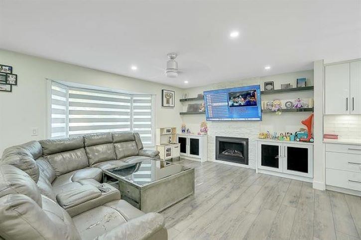 









7794


141b

Street,
Surrey,




BC
V3W 6J7

