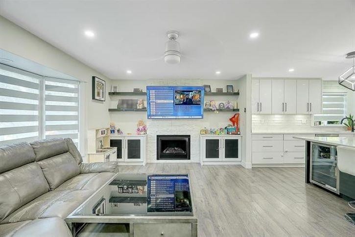 









7794


141b

Street,
Surrey,




BC
V3W 6J7

