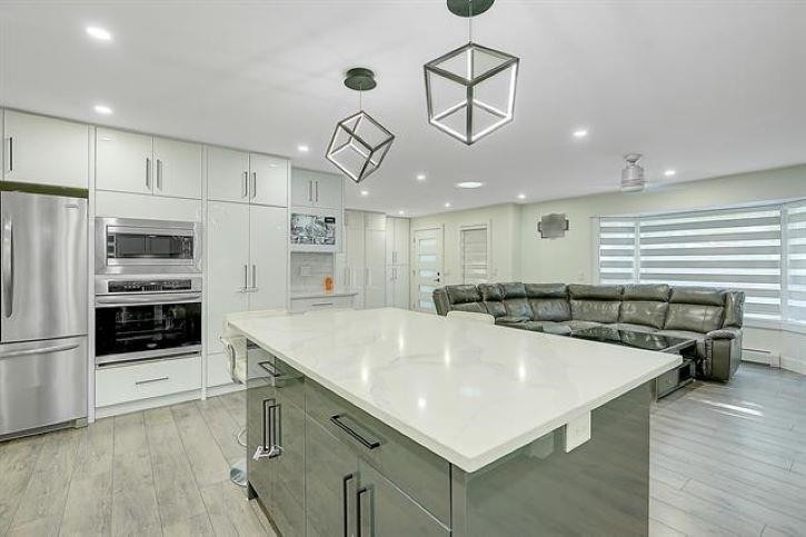 









7794


141b

Street,
Surrey,




BC
V3W 6J7

