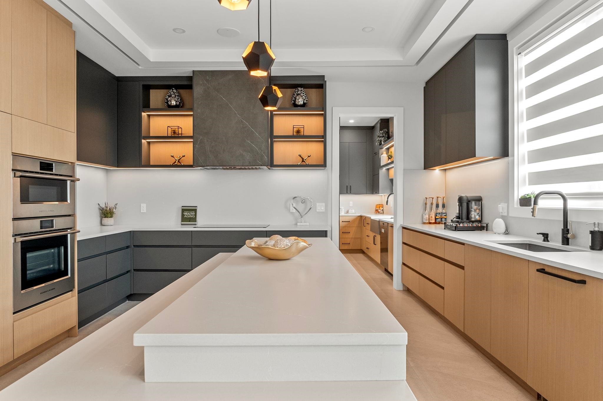 









7814


167a

Street,
Surrey,




BC
V4N 0L9

