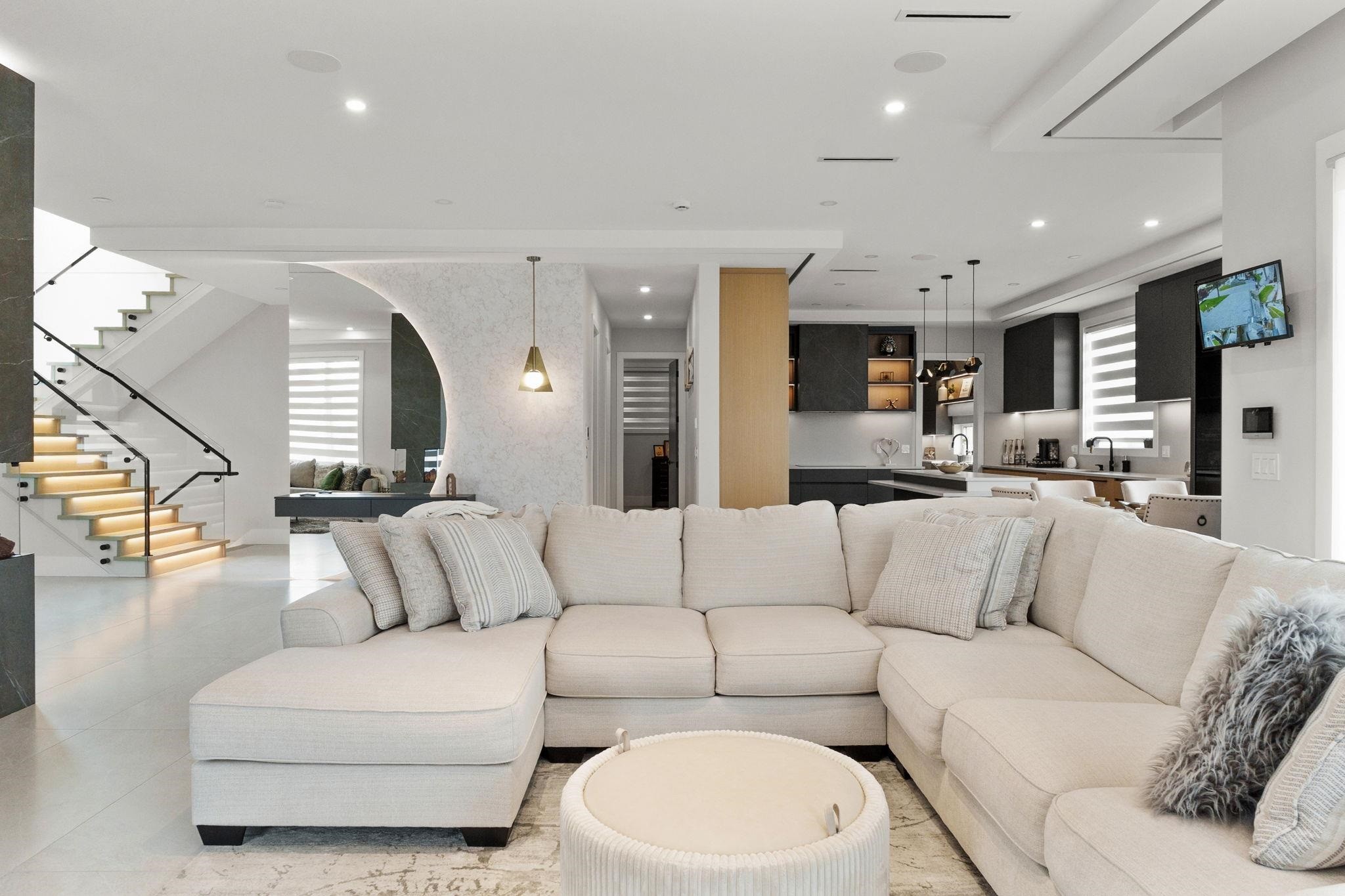 









7814


167a

Street,
Surrey,




BC
V4N 0L9

