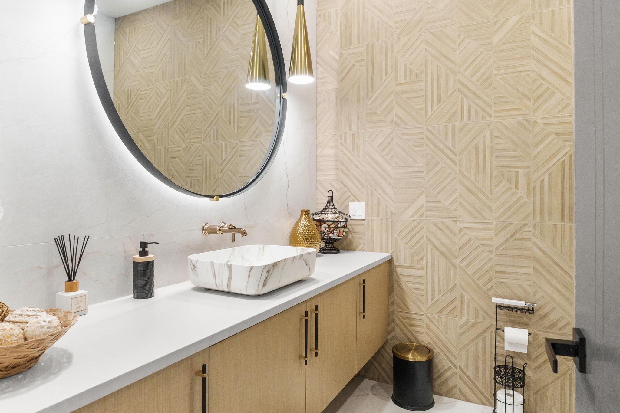 









7814


167a

Street,
Surrey,




BC
V4N 0L9

