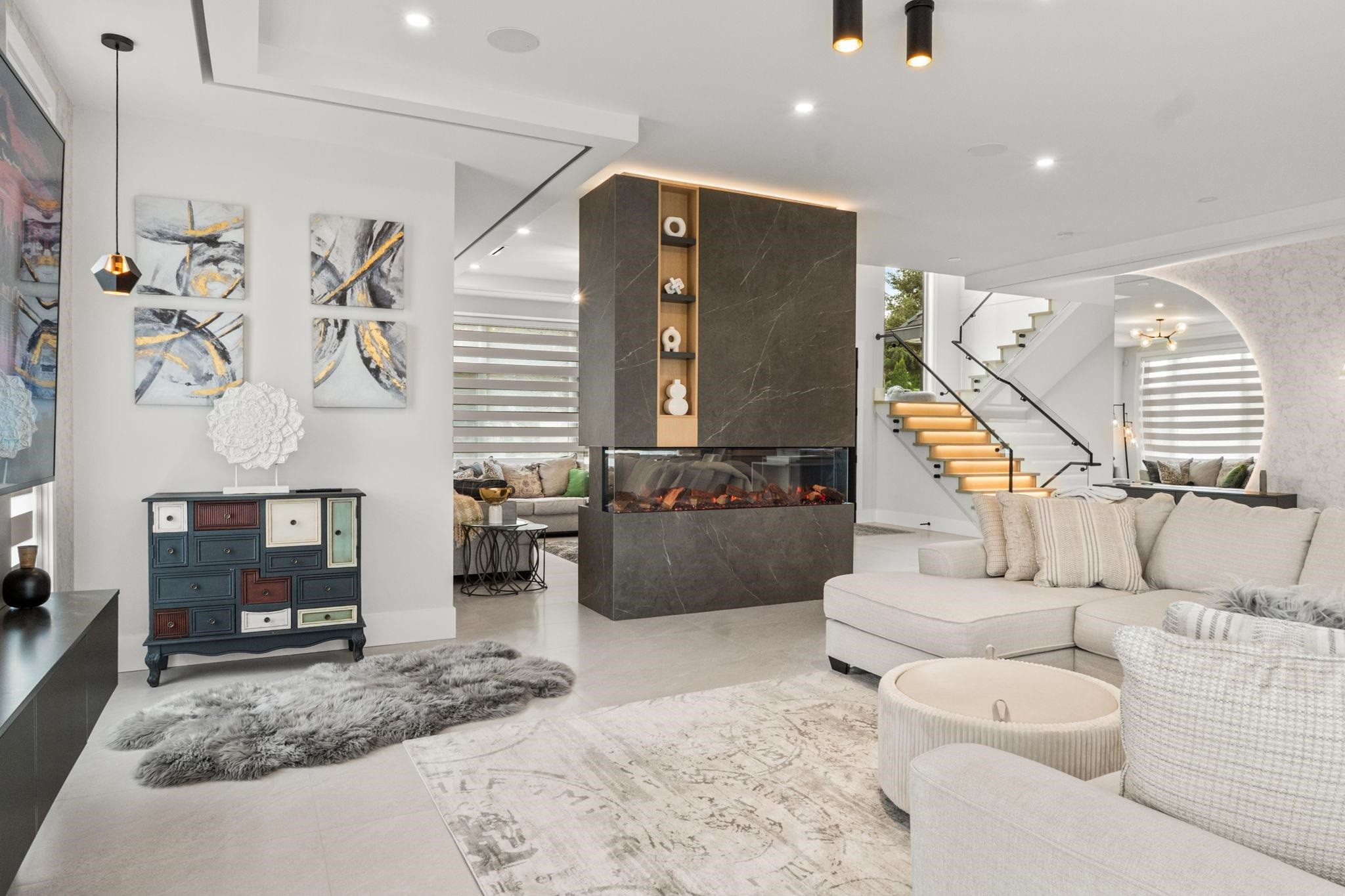 









7814


167a

Street,
Surrey,




BC
V4N 0L9

