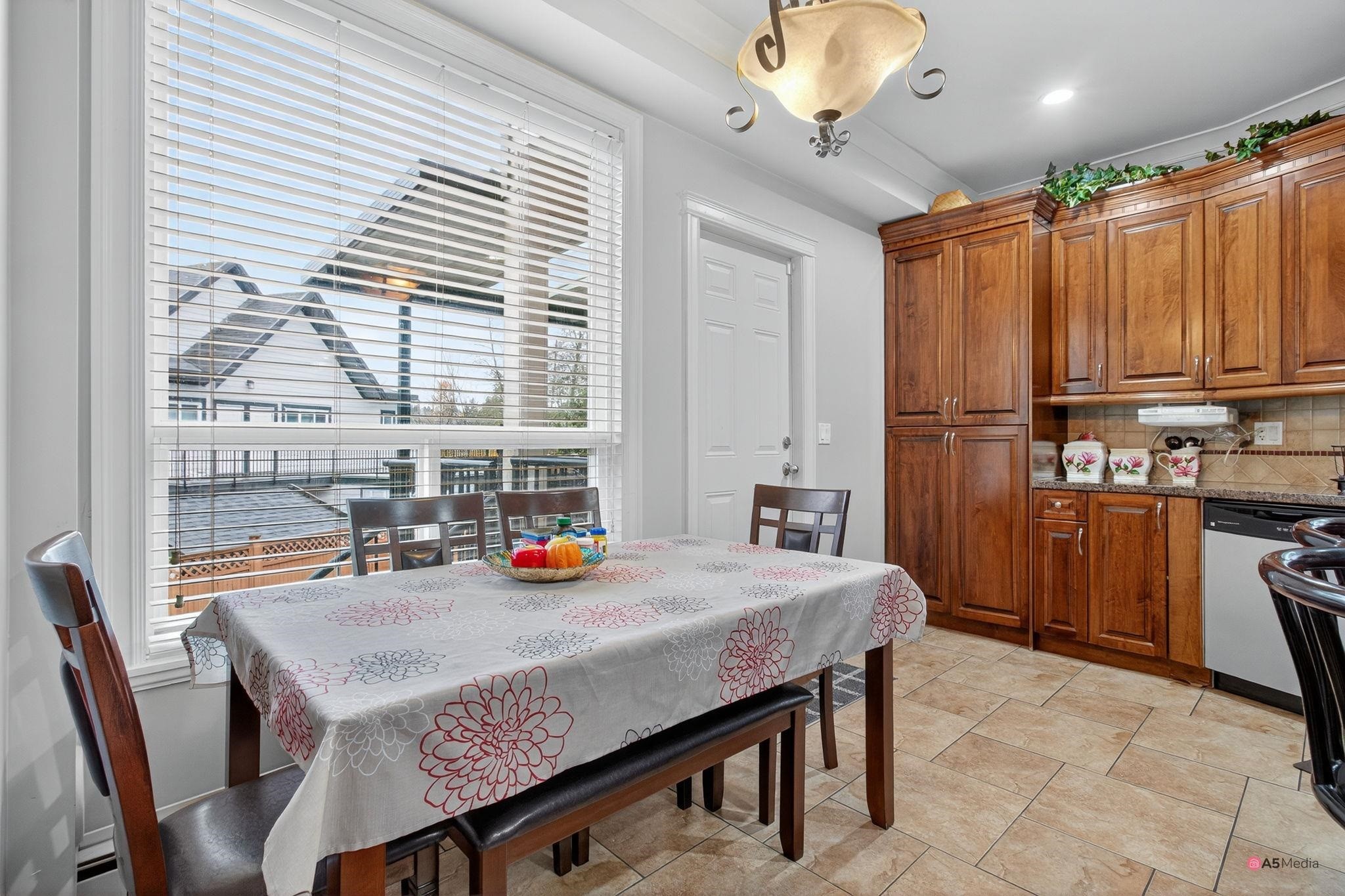 









6418


137a

Street,
Surrey,




BC
V3W 1S6

