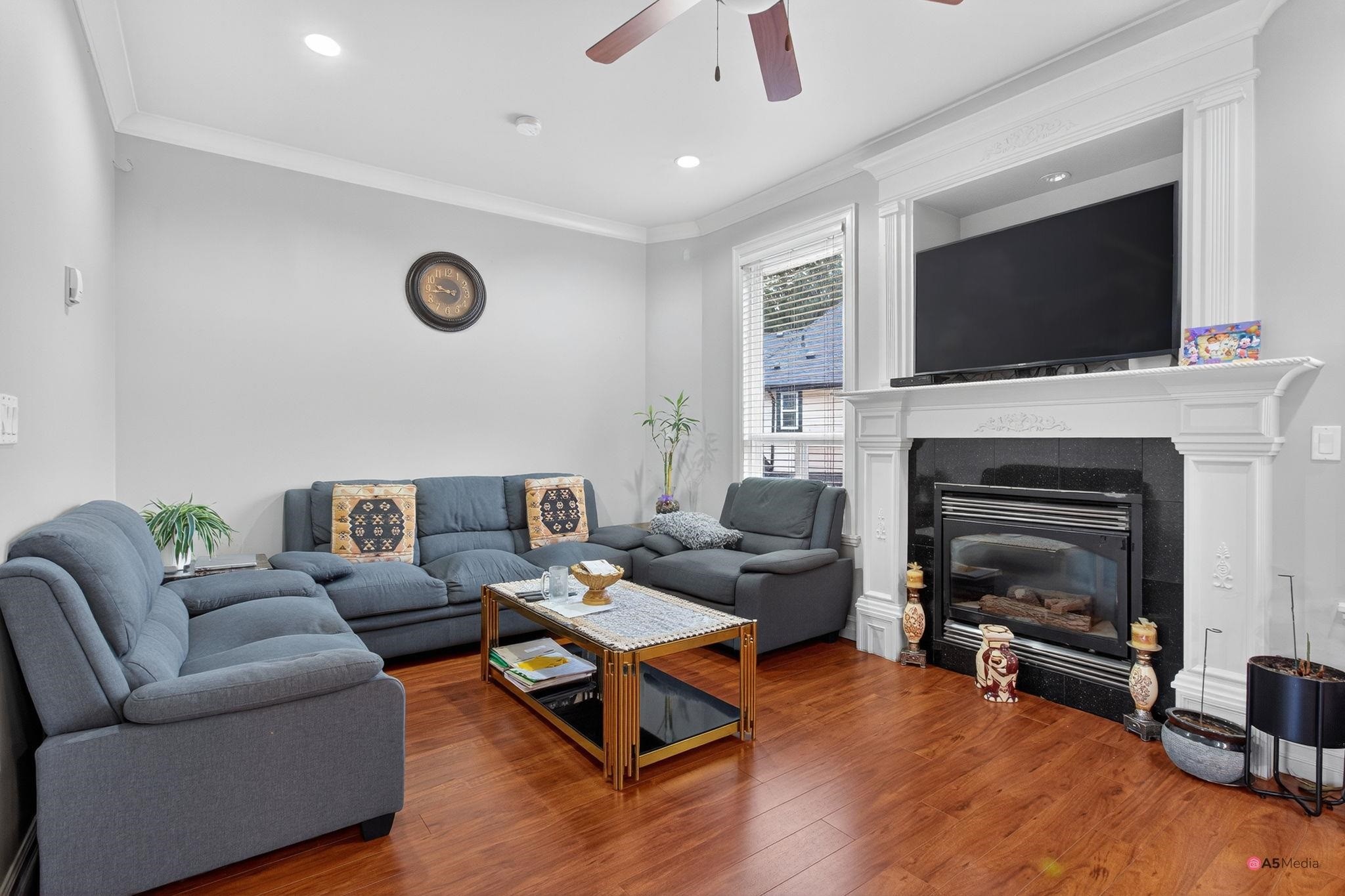 









6418


137a

Street,
Surrey,




BC
V3W 1S6

