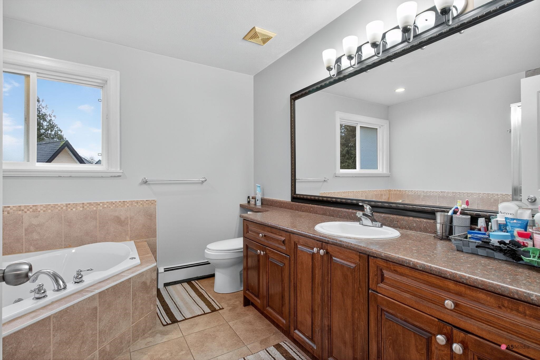 









6418


137a

Street,
Surrey,




BC
V3W 1S6

