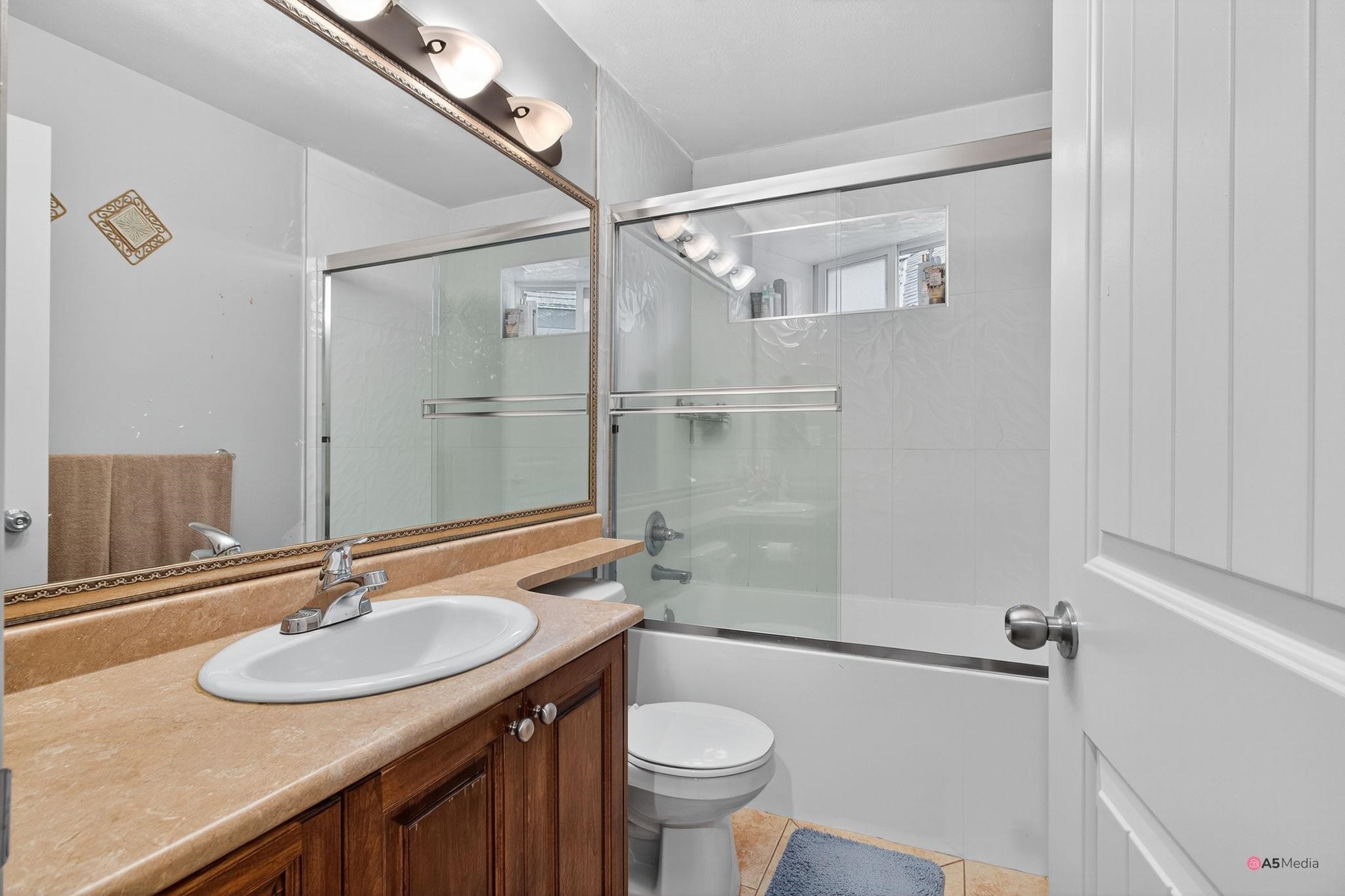 









6418


137a

Street,
Surrey,




BC
V3W 1S6

