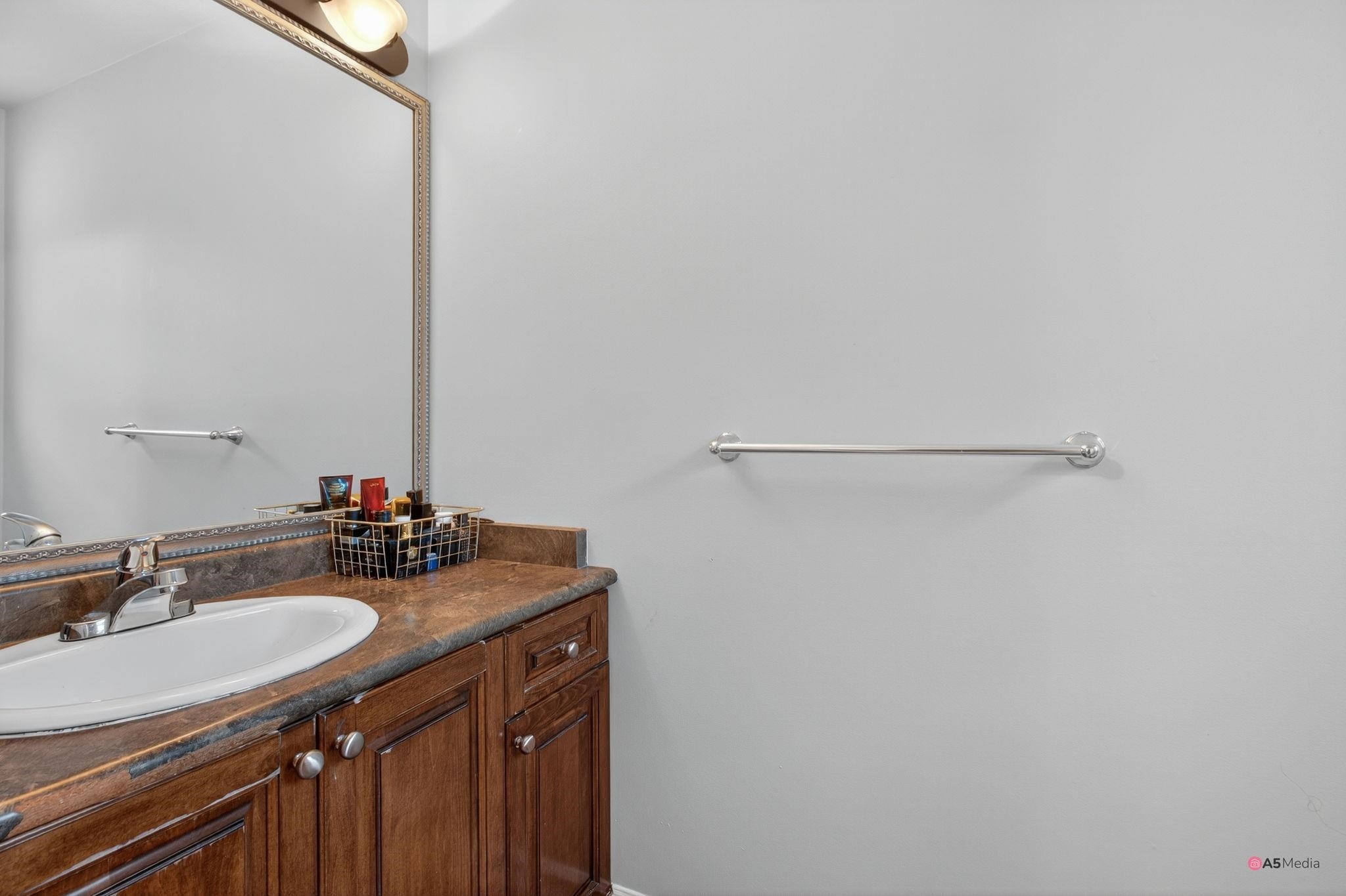 









6418


137a

Street,
Surrey,




BC
V3W 1S6

