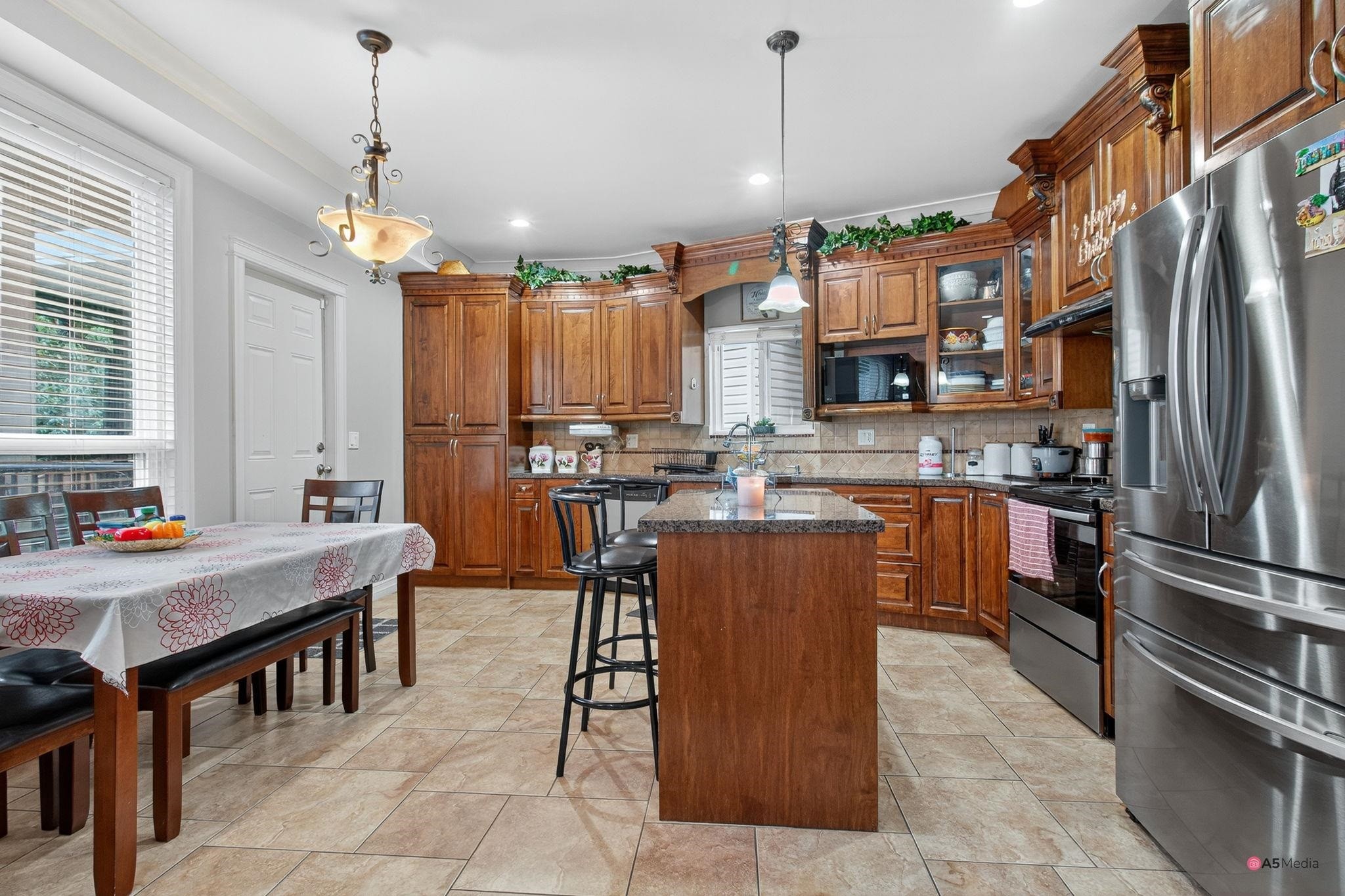 









6418


137a

Street,
Surrey,




BC
V3W 1S6

