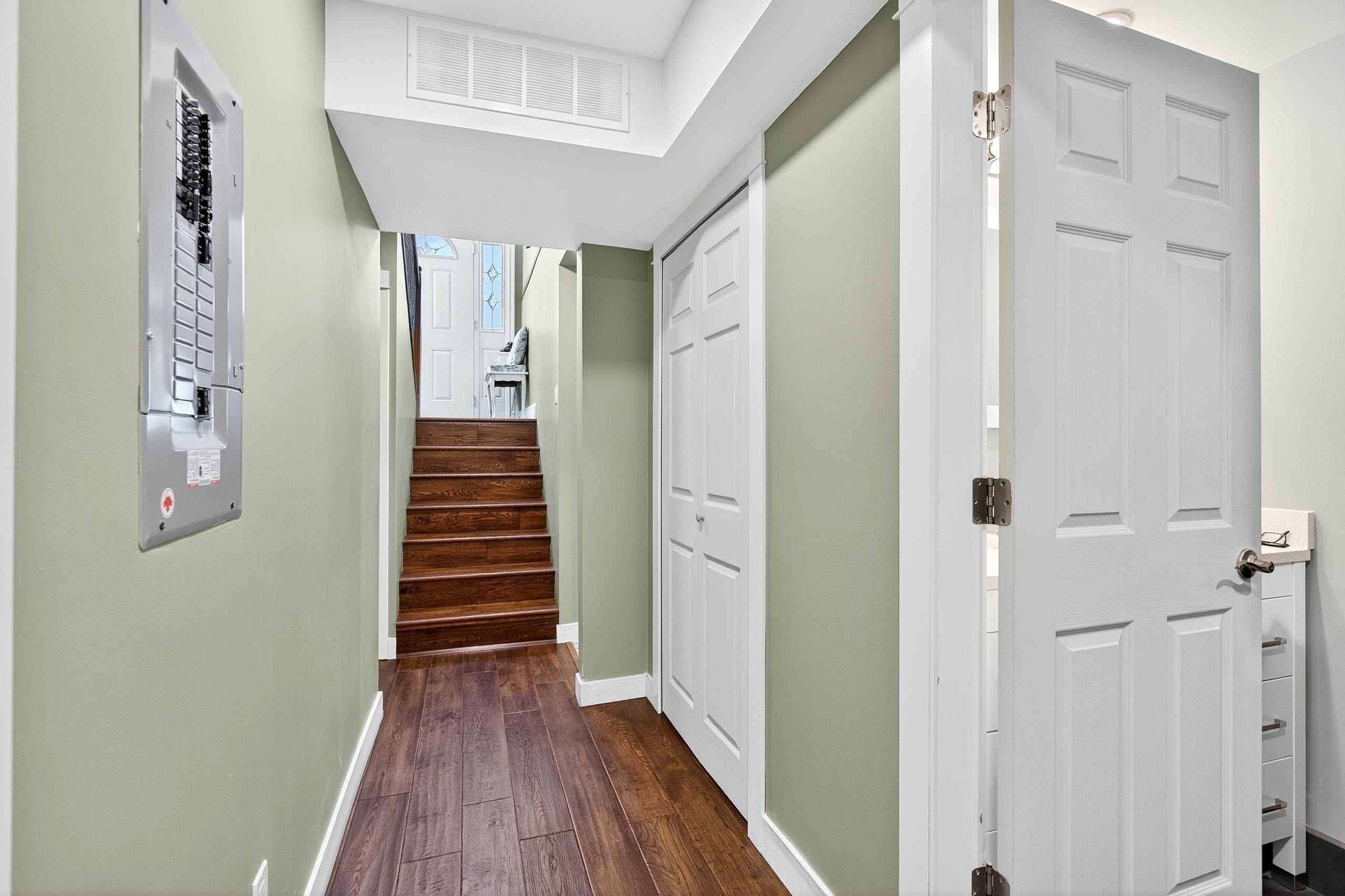 









25035


10

Avenue,
Langley,




BC
V4W 2S7

