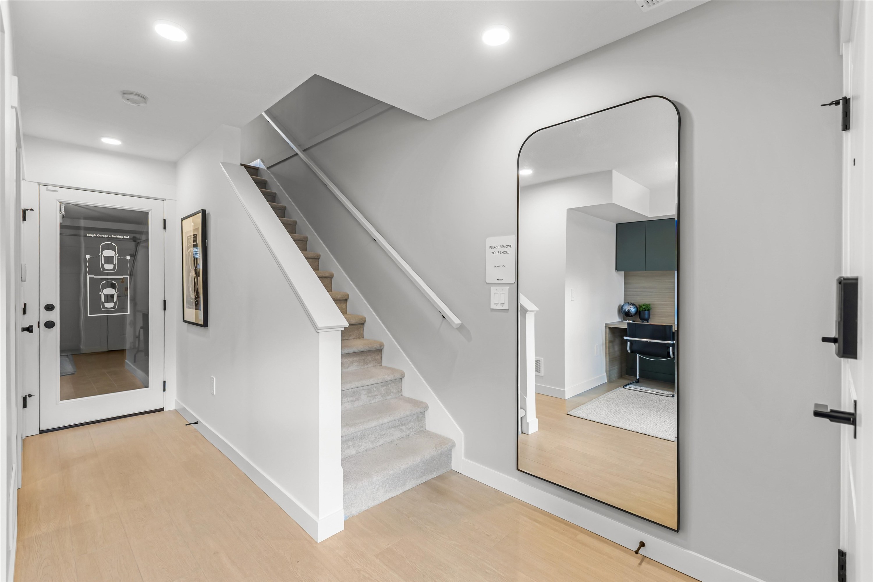 









2886


Montrose

Avenue, 8,
Abbotsford,




BC
V2S 0N7

