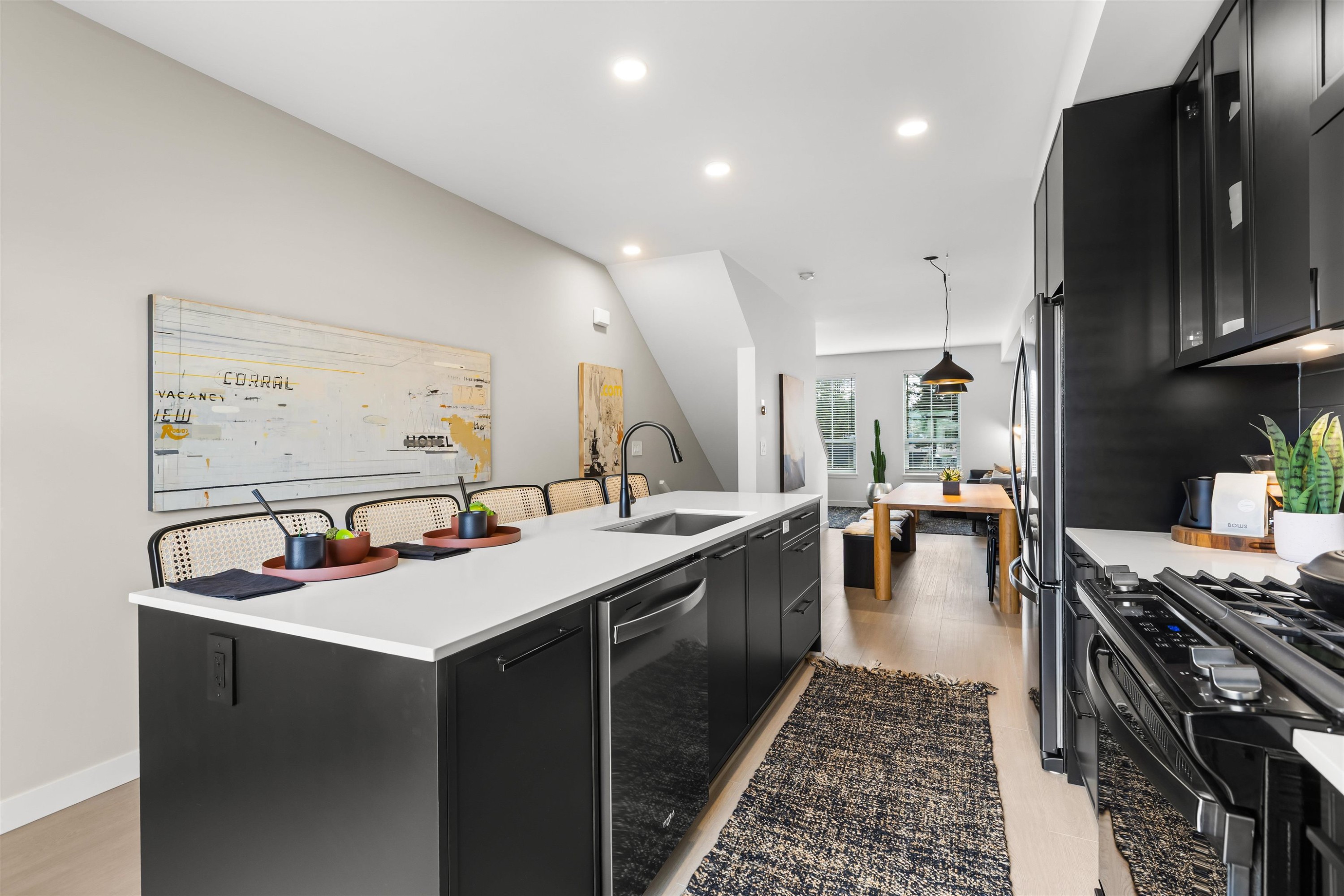 









2886


Montrose

Avenue, 8,
Abbotsford,




BC
V2S 0N7

