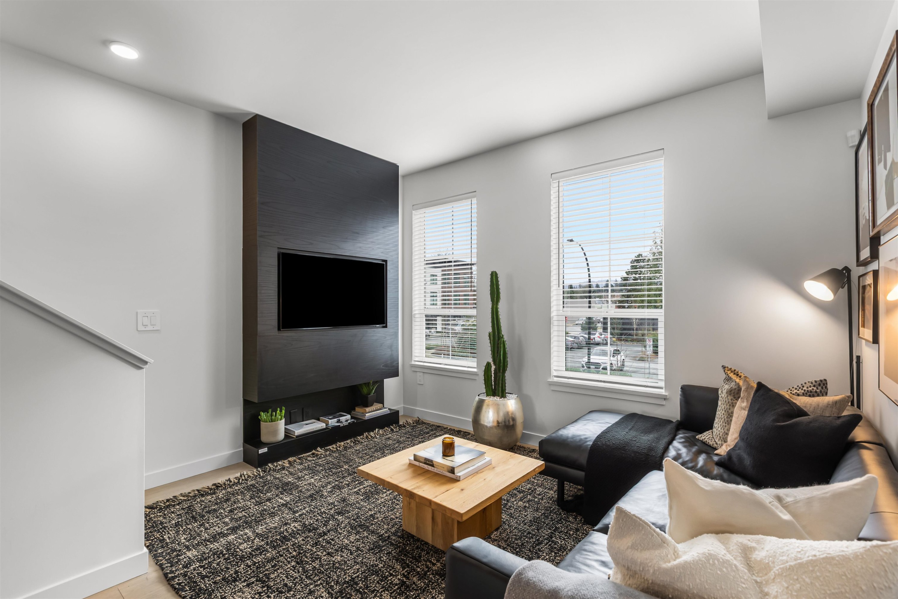 









2886


Montrose

Avenue, 8,
Abbotsford,




BC
V2S 0N7

