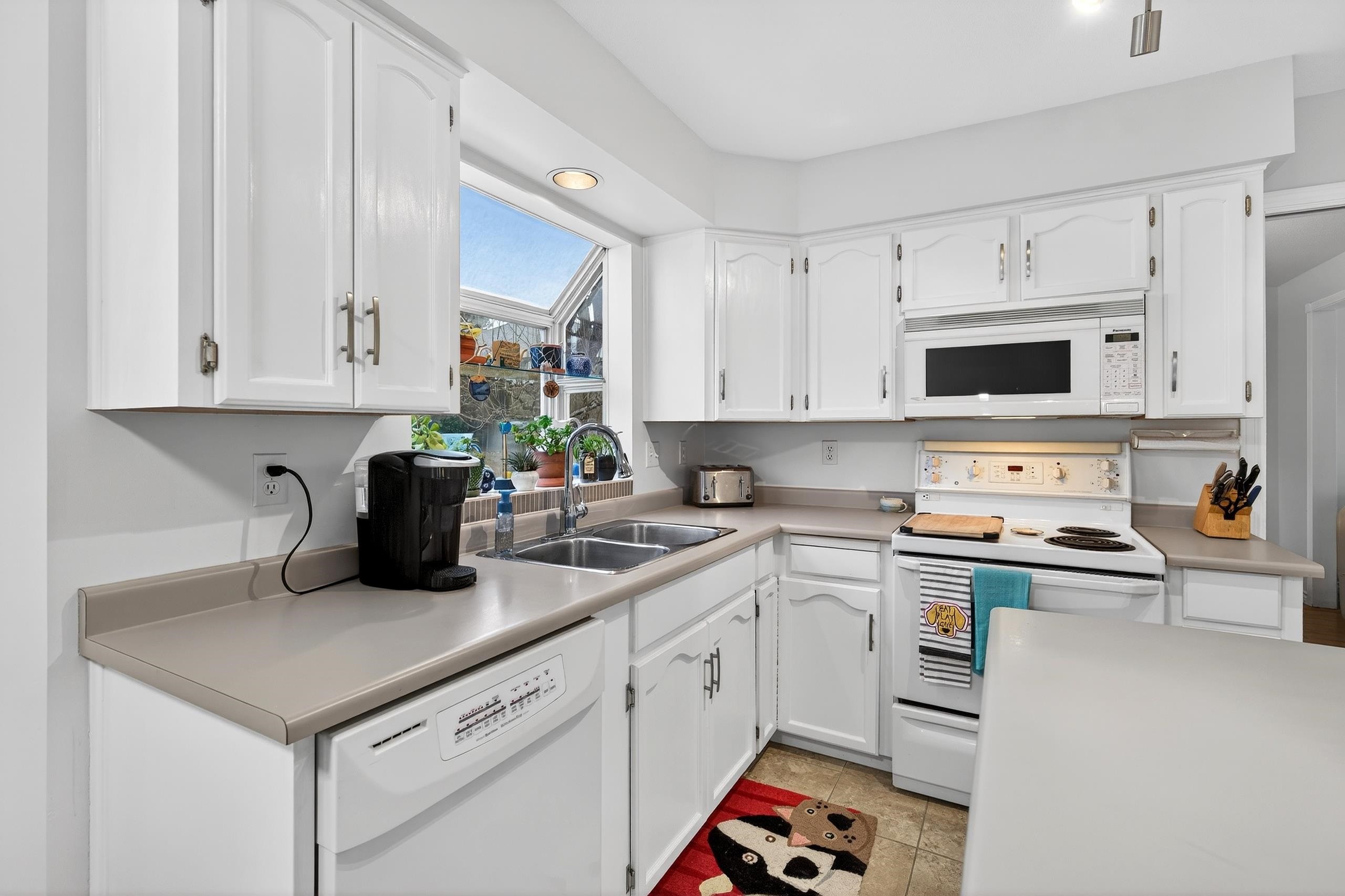 









885


165

Street,
Surrey,




BC
V4A 9C1

